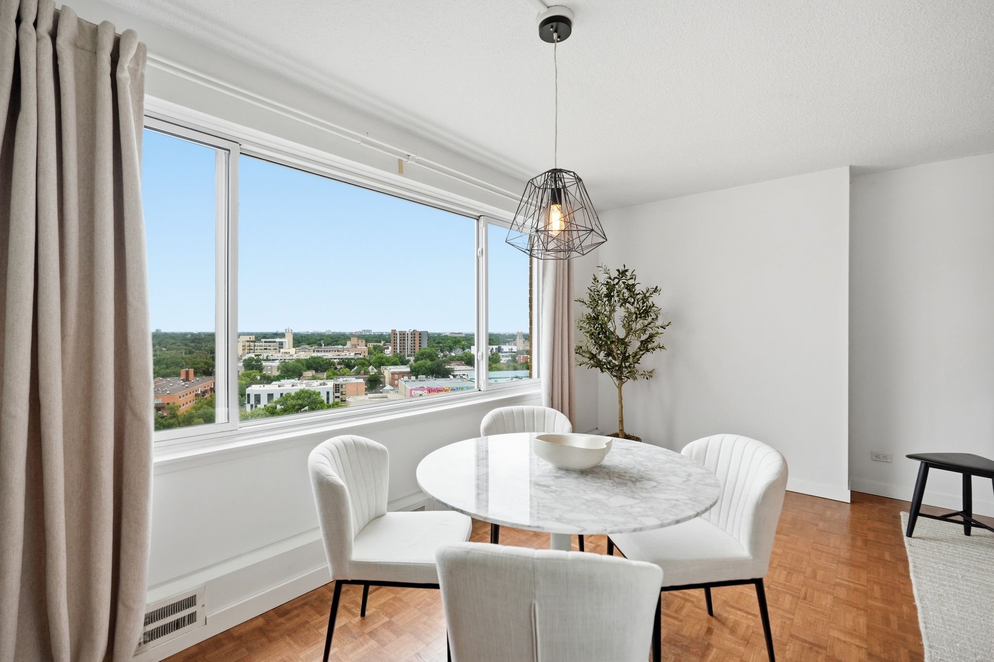 12-web-or-mls-12h_300_roslyn_014.jpg