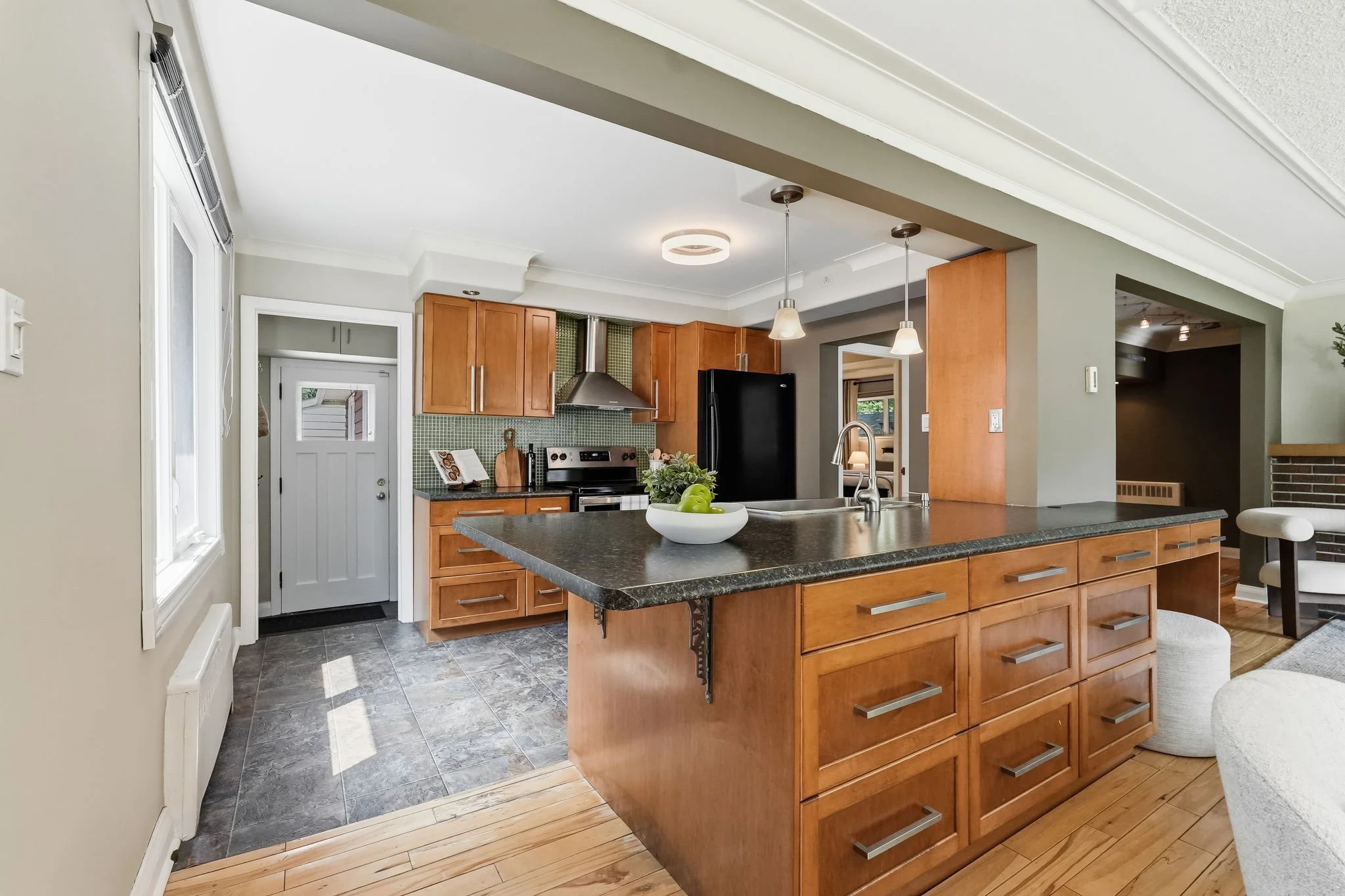10-web-or-mls-A7406273.jpg