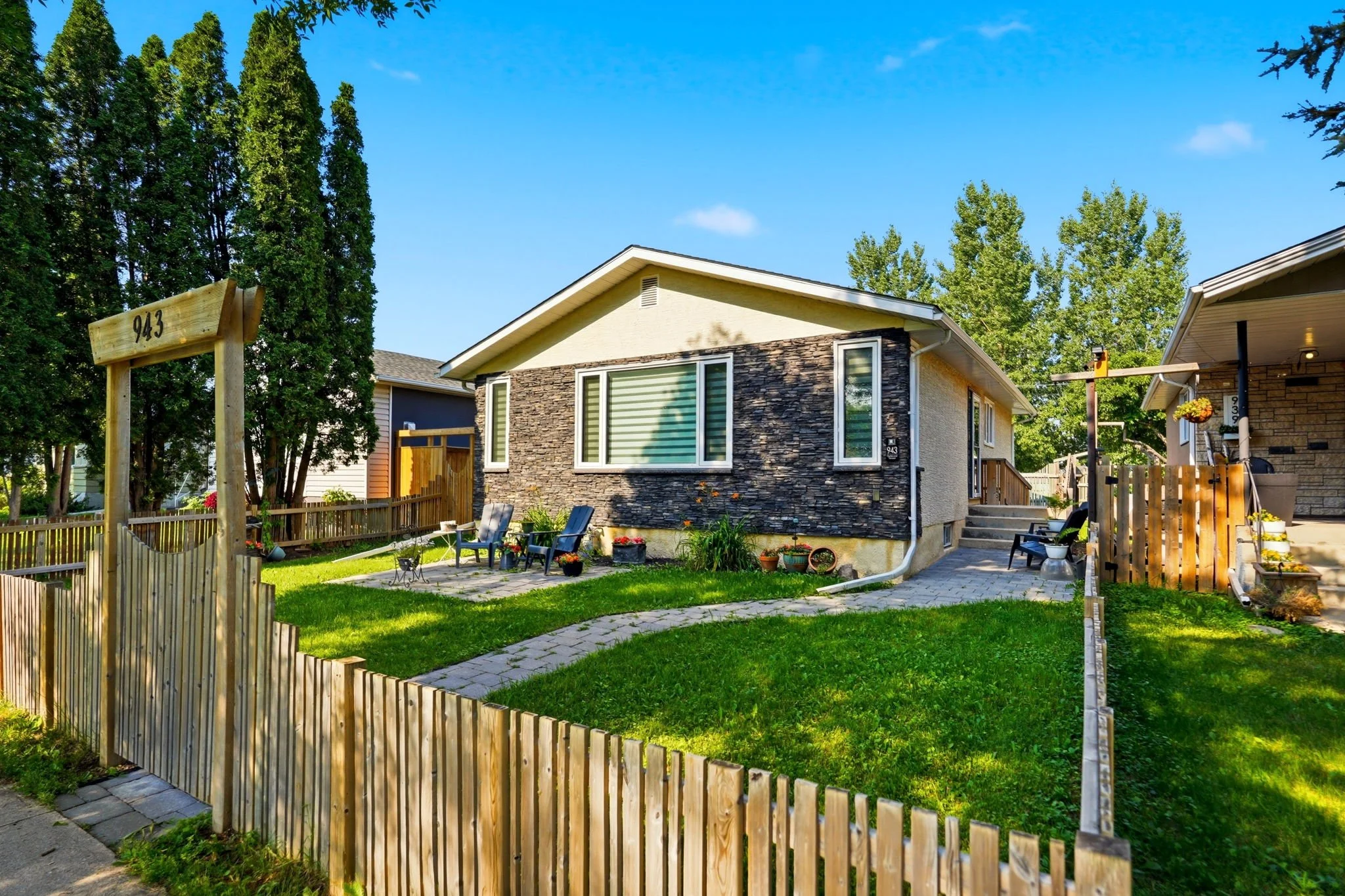 3-web-or-mls-943_Centennial_Street_Winnipeg_003.jpg