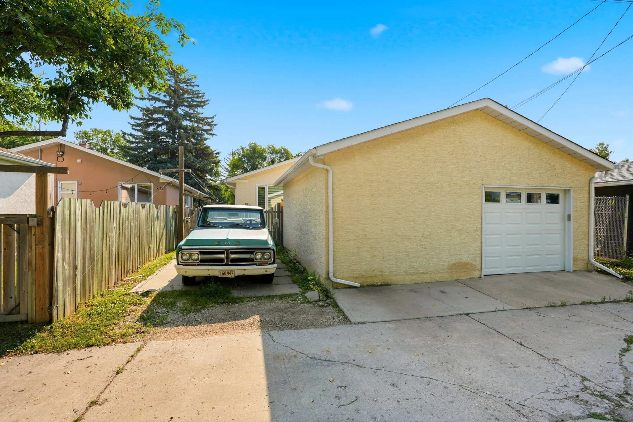 6-web-or-mls-943_Centennial_Street_Winnipeg_006.jpg