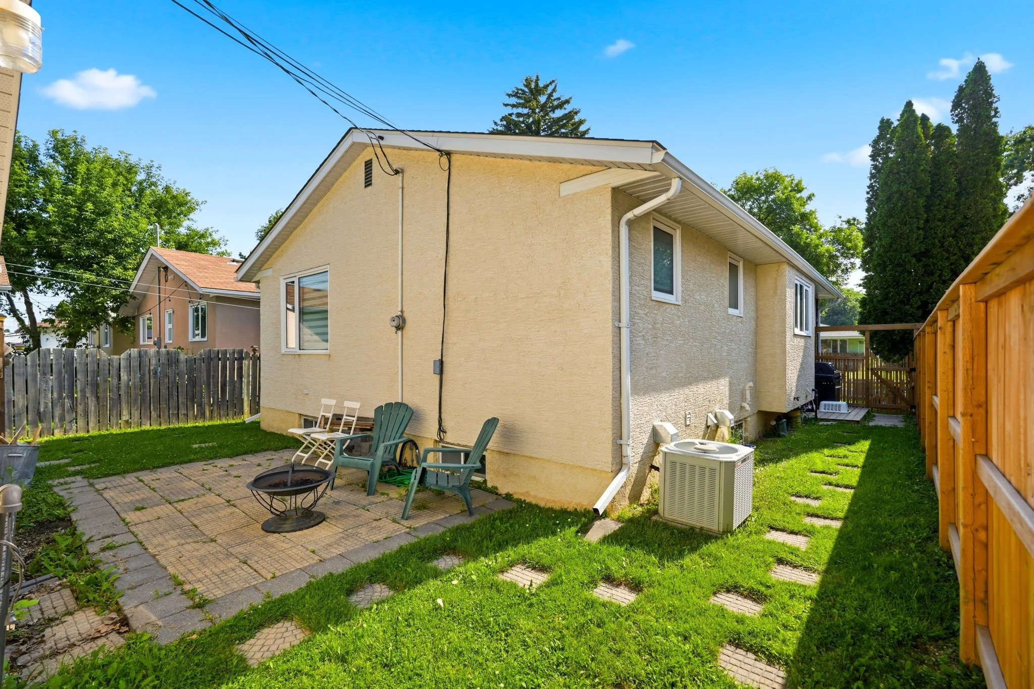 9-web-or-mls-943_Centennial_Street_Winnipeg_009.jpg