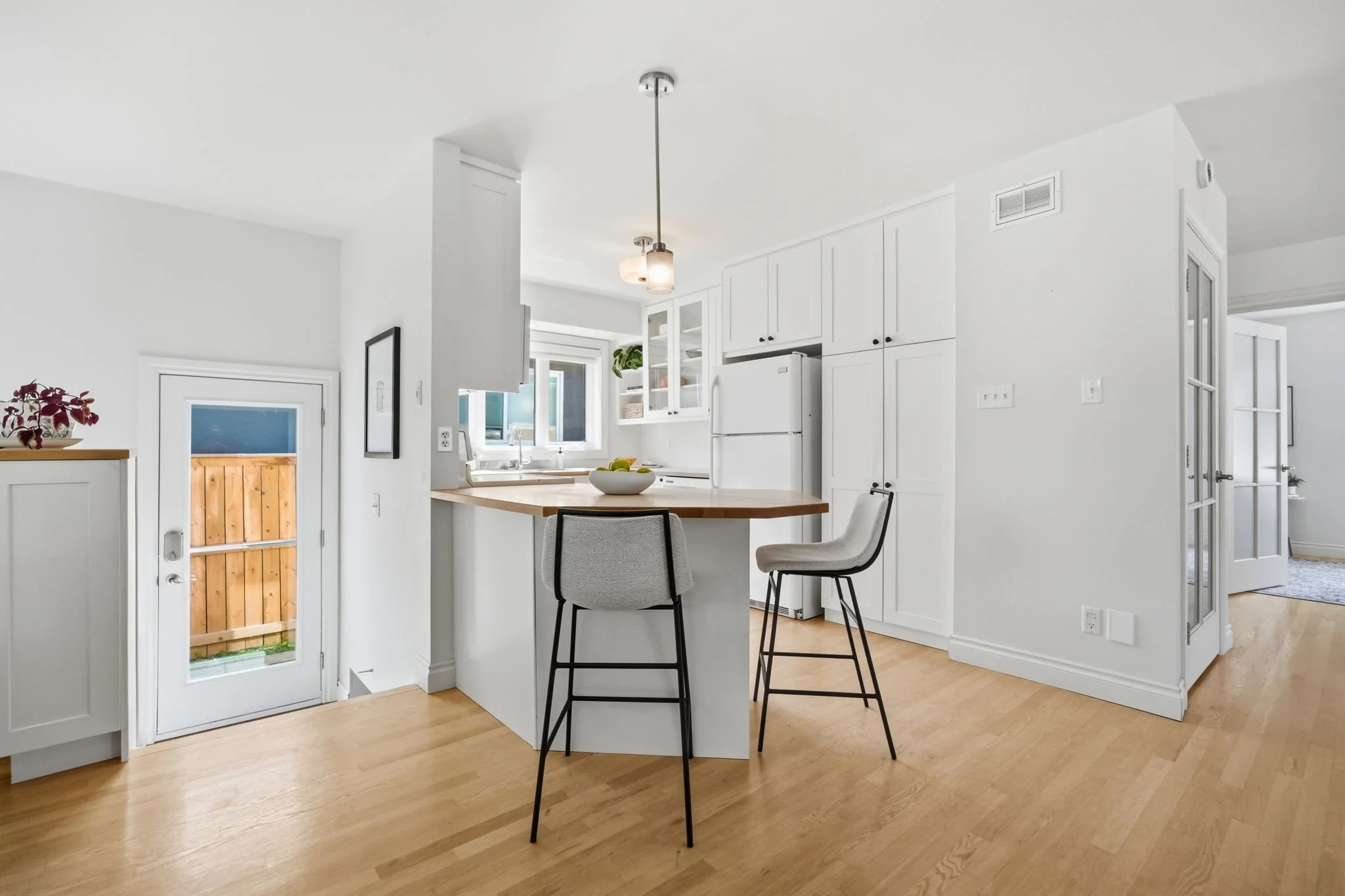 17-web-or-mls-943_centennial_inside_006.jpg