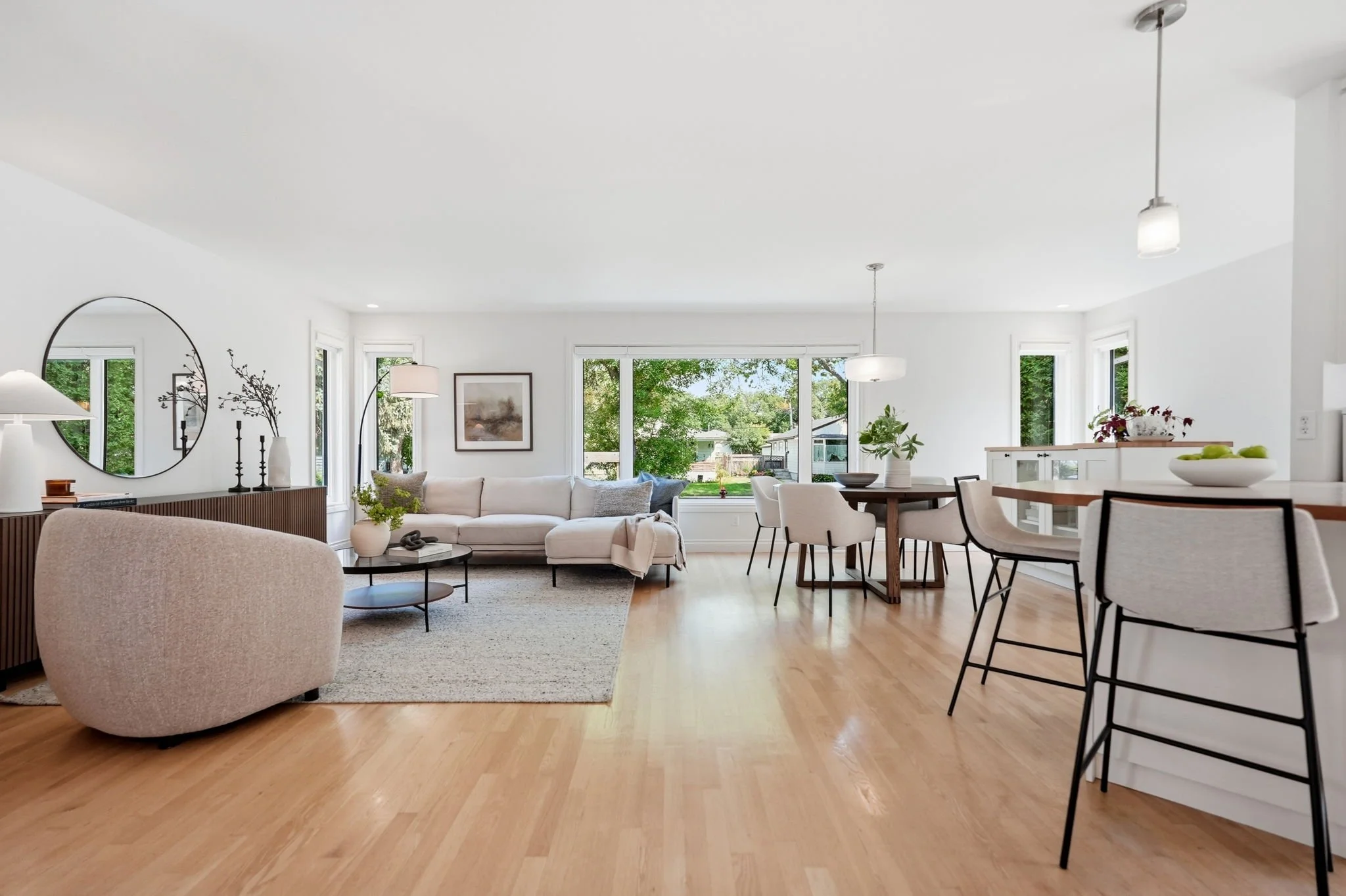 20-web-or-mls-943_centennial_inside_009.jpg