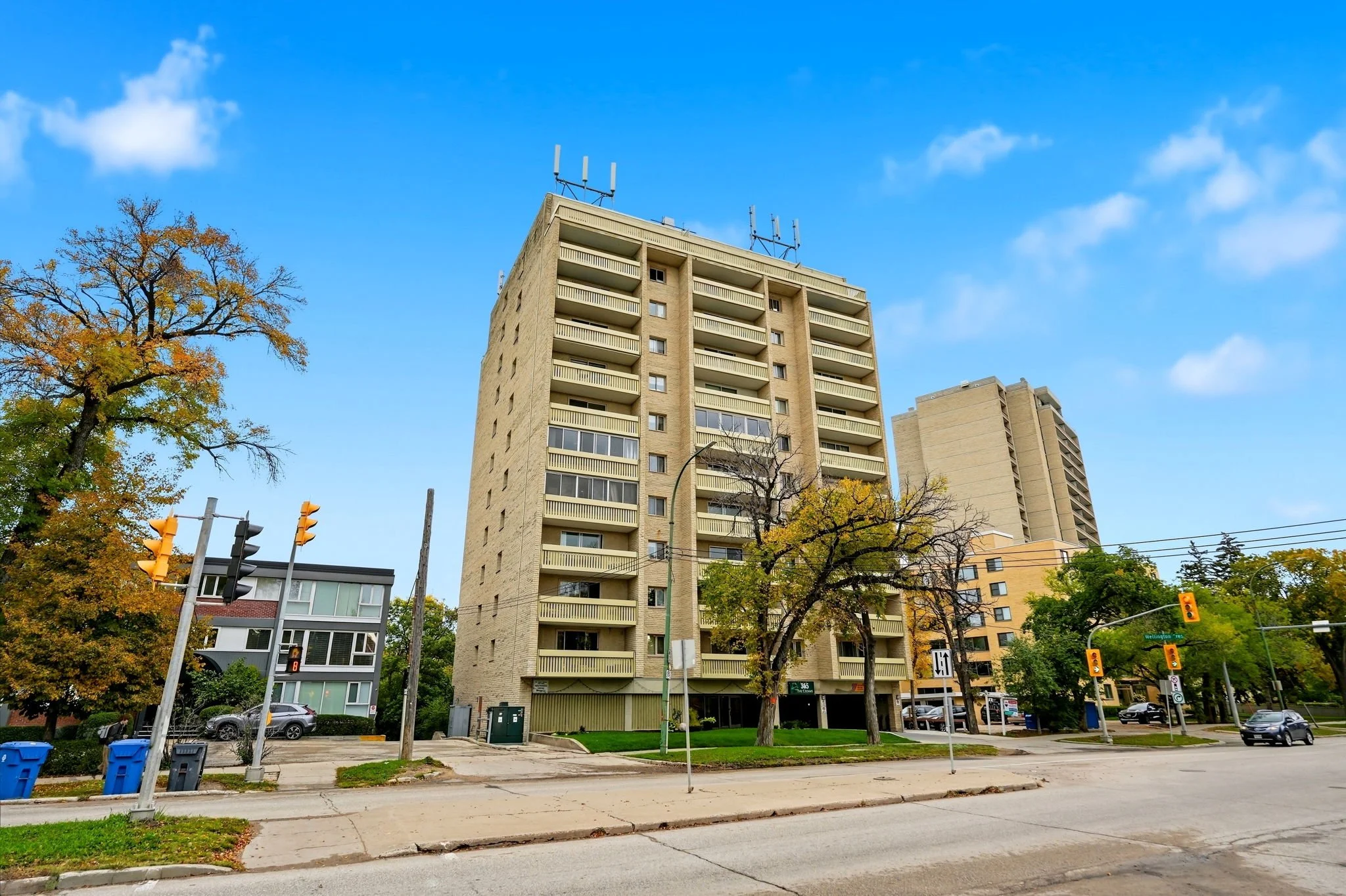 1-web-or-mls-502-365_wellington_022.jpg