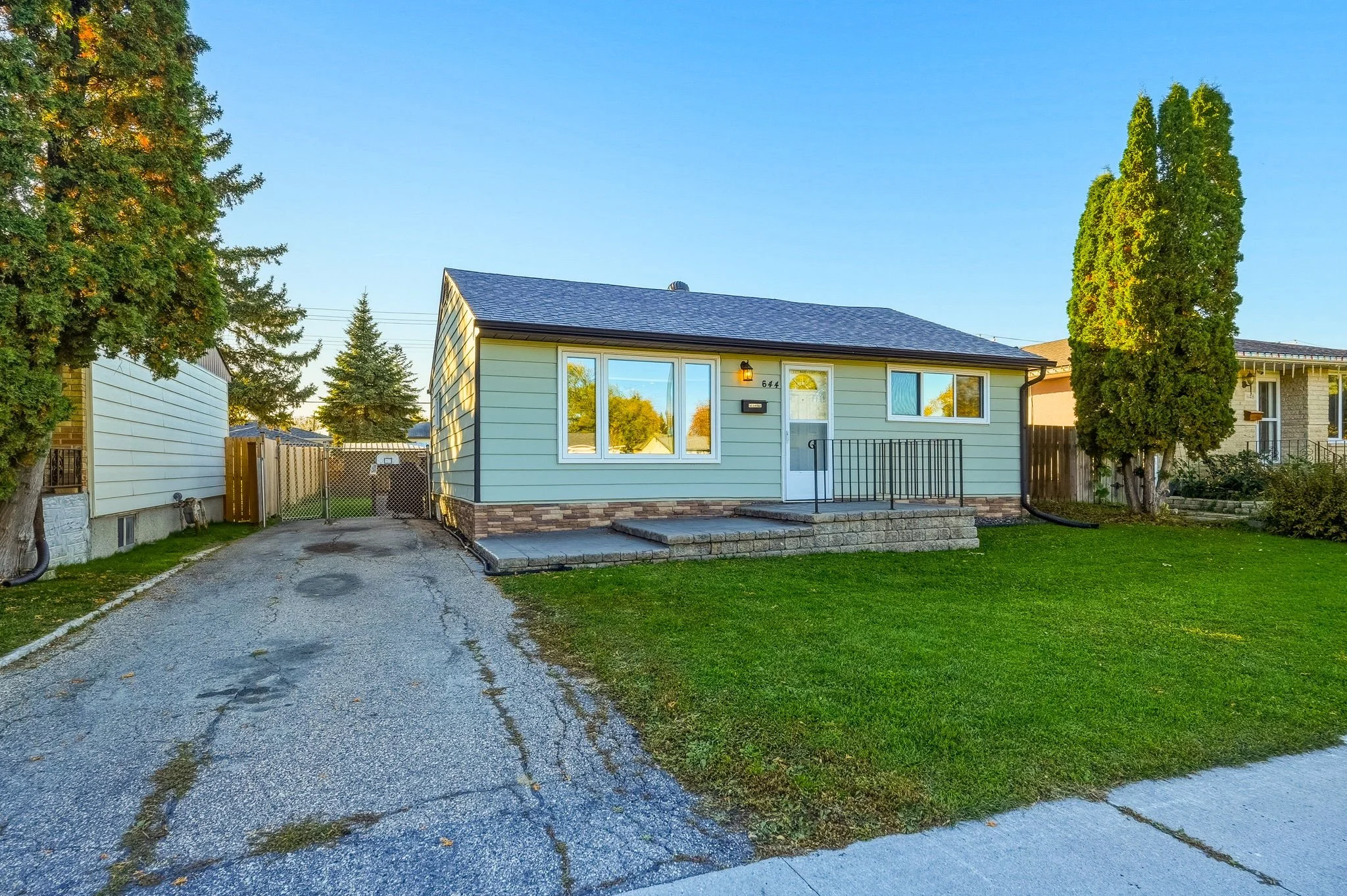2-web-or-mls-A7405269.jpg