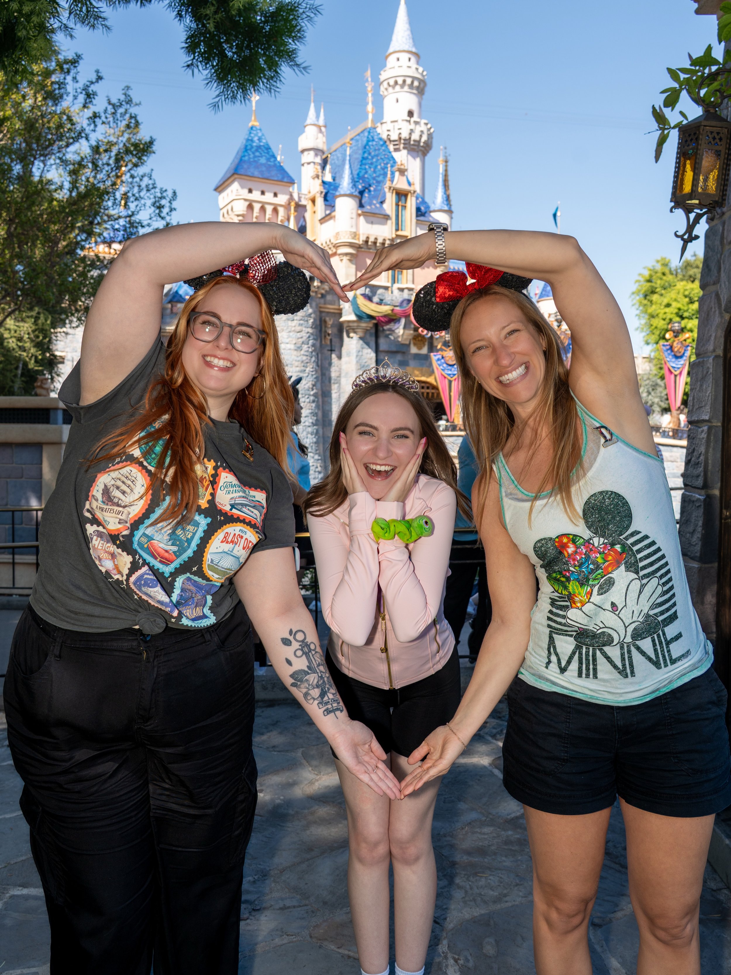disneyland trip part 1: verticals 

spent my birthday last month on a girls trip to disney!! felt so special and so loved this entire trip 🩷💚

profesh pics by @phototeddo