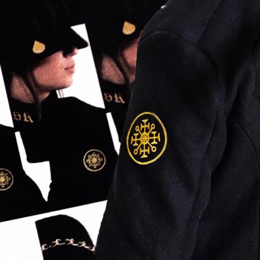 Emojies only please 🖤⭐️✨⚜️🌕