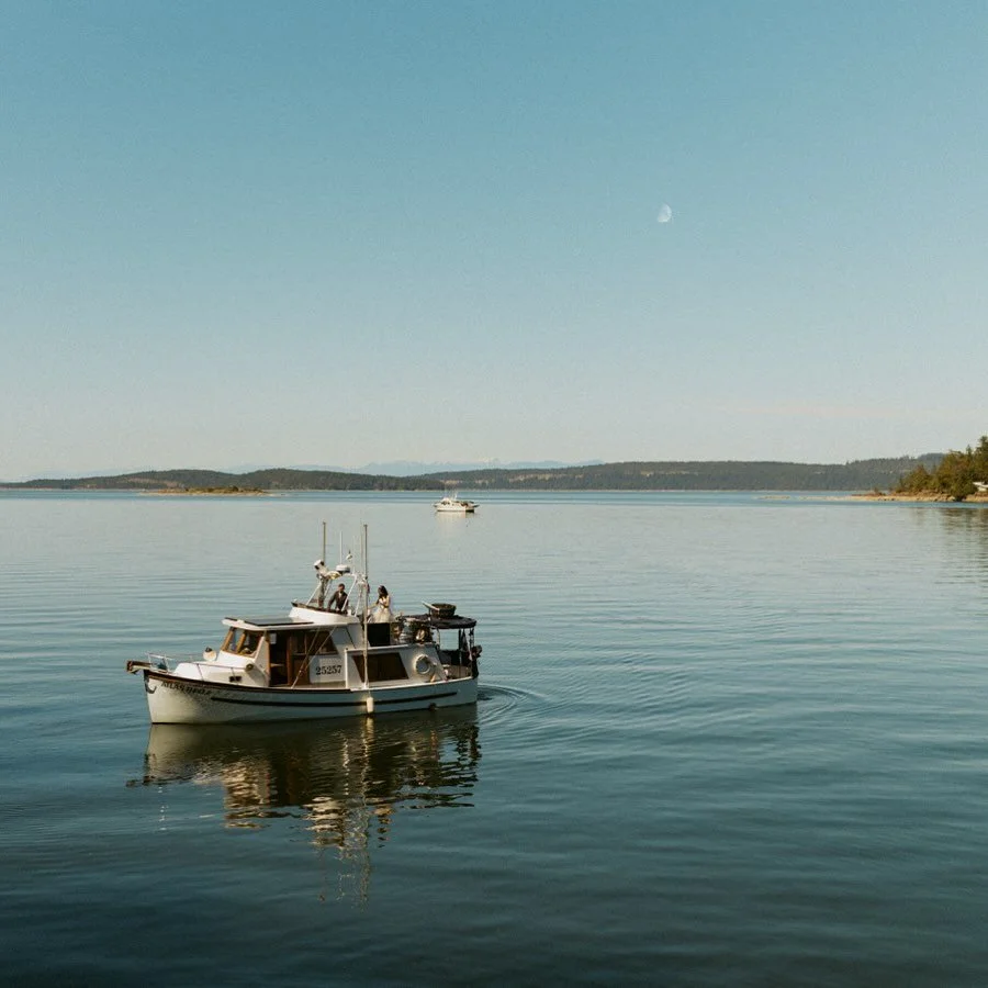 Mini people on a boat maaaaay be some of my favourite kind of mini people 🛥️
-
-
-
Image taken while second shooting for @elenaevelynphoto | Thetis Island Wedding | Gulf Island Wedding Photographer | British Columbia Wedding Photographer | Boat Wedd