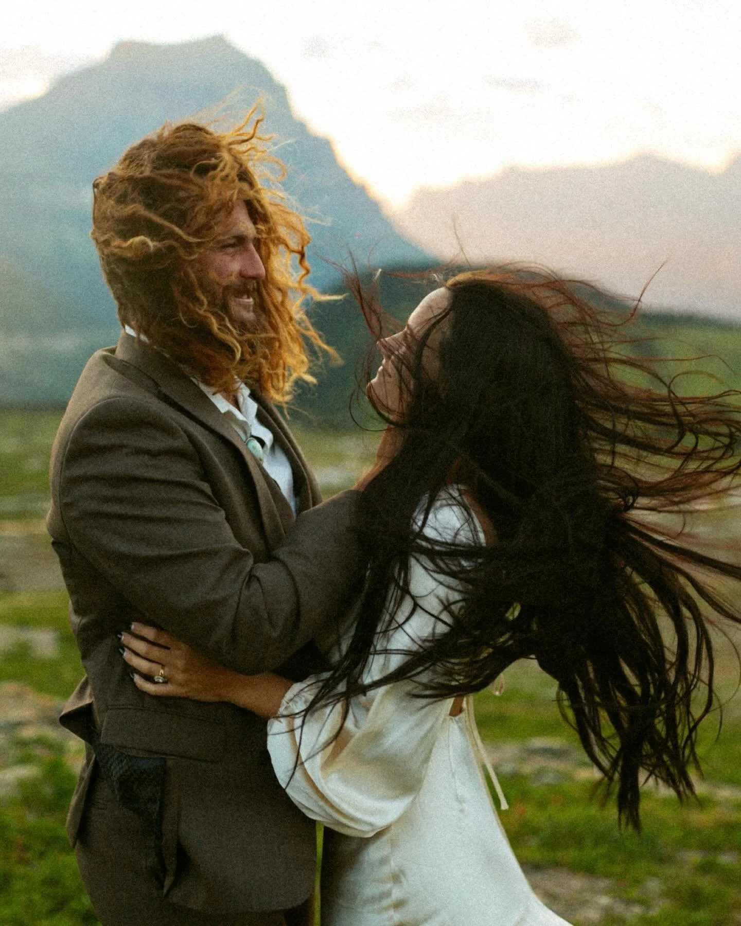 A love letter to mountain sunrises and alpenglow 💌

Waking up with the crisp sunrise, the air still and with a lingering chill. Mountain breezes whipping through our hair, orange hued rock faces, green meadows in the valley. 

It was an early mornin