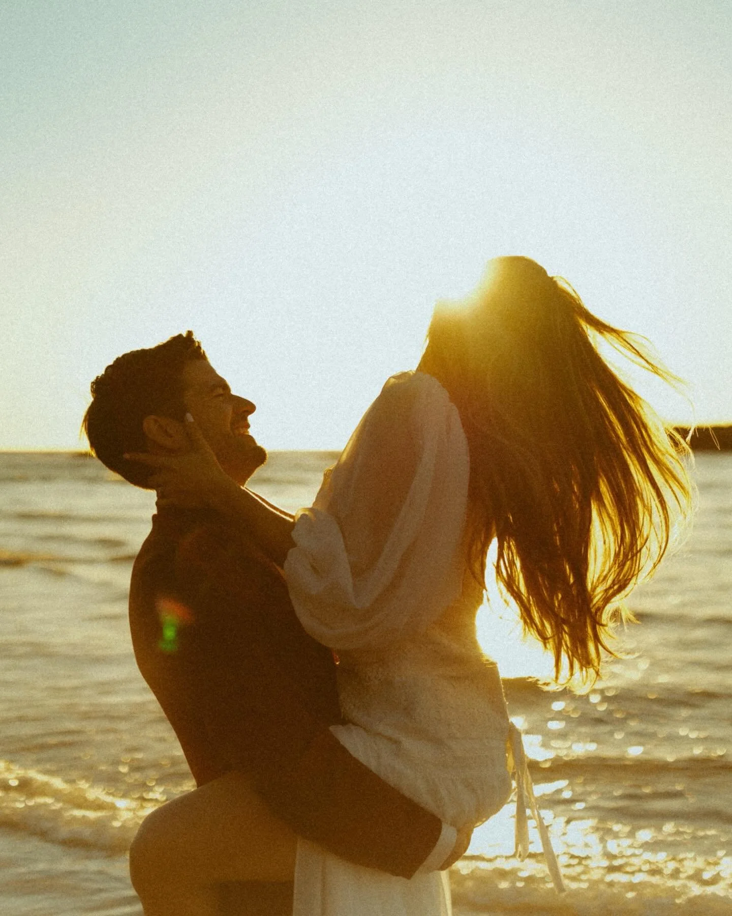 Being in summer again has me thinking of all the beach sessions. 

This golden hour Tofino session will forever be a favourite. Absolutely bathed in hues of orange, yellow, and gold.