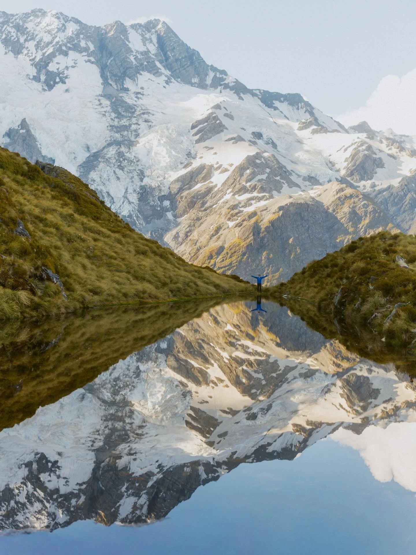 Aoraki Mount Cook 🌌🏔️

Yesterday was breathtaking. Feeling small under the stars, glaciers, and moon. New Zealand continues to leave me in awe.
