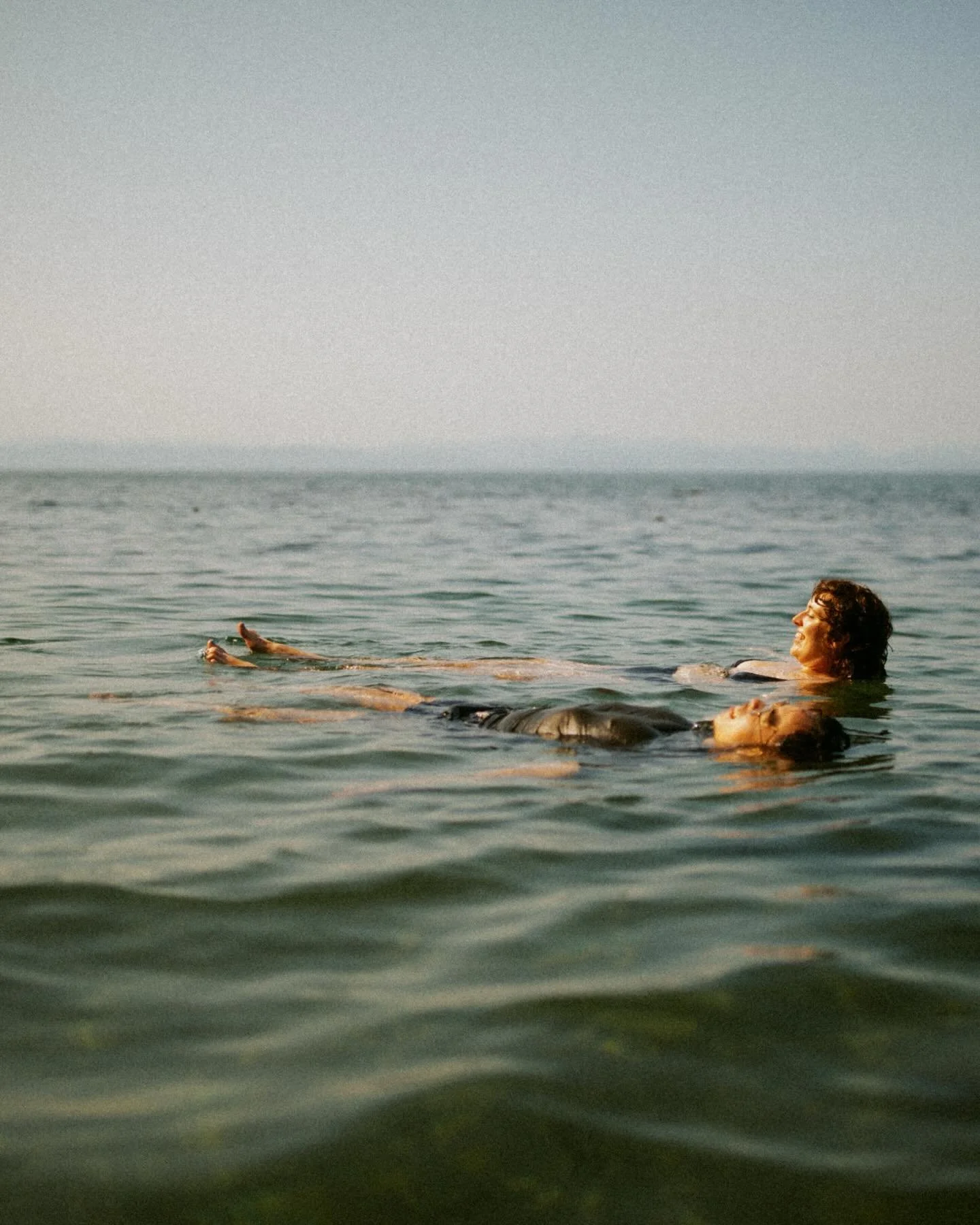 Summertime swims 🌊

The most fun ending to Nat &amp; Vin&rsquo;s adventure session in Jordan River. We all hopped in for a cold dip, then warmed up together with cups of tea. 

Documenting these two splashing and playing in the waves and under the f