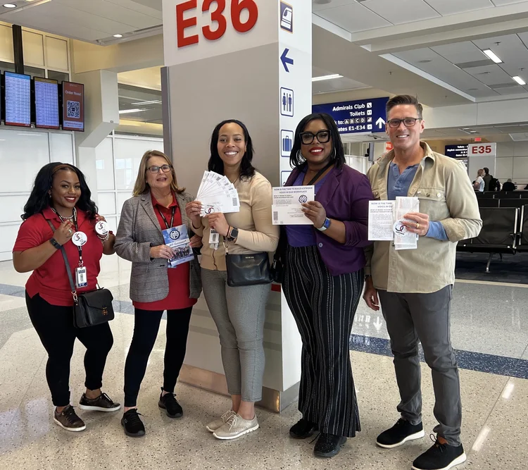 SkyWest Flight Attendants showing support