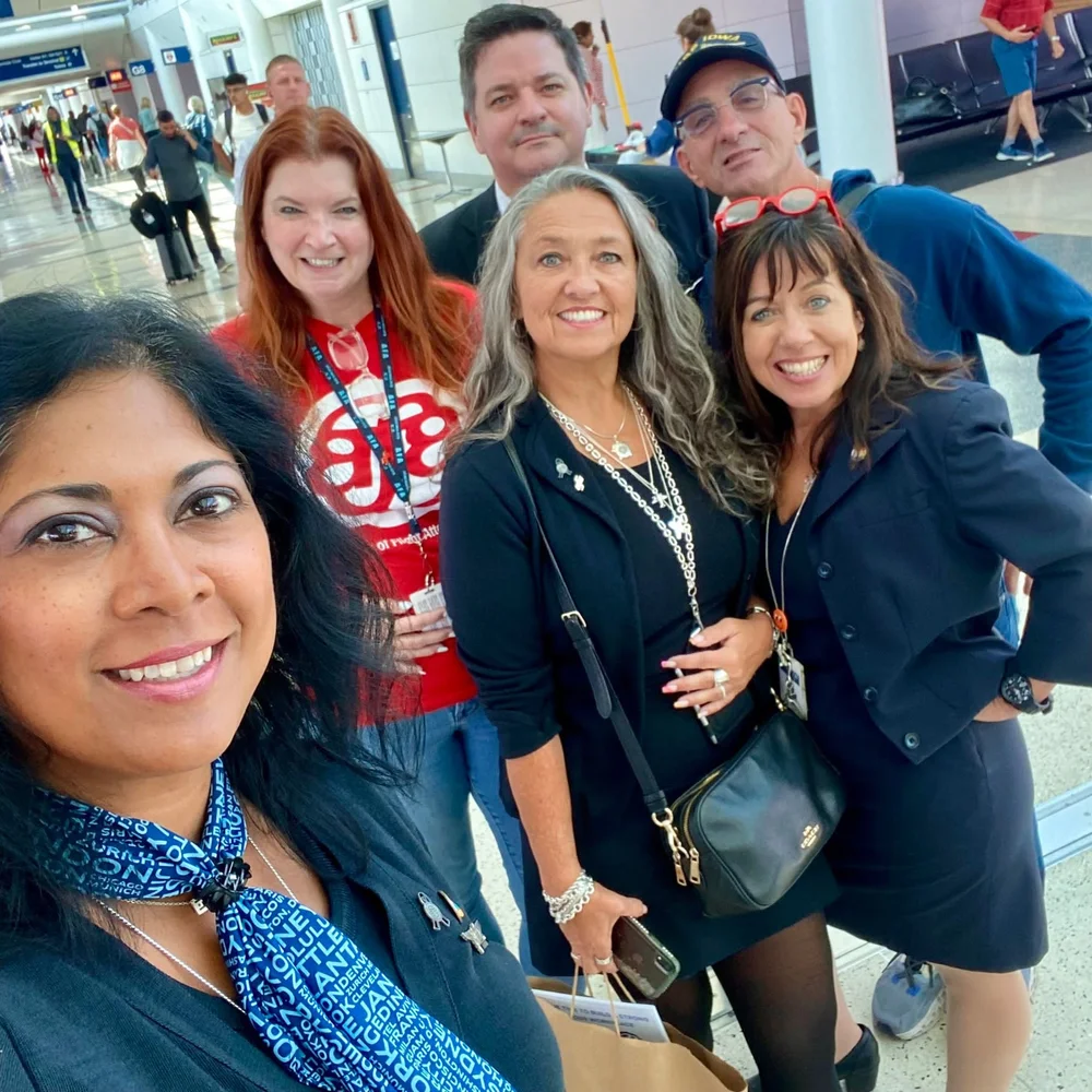 SkyWest Flight Attendants together on the concourse