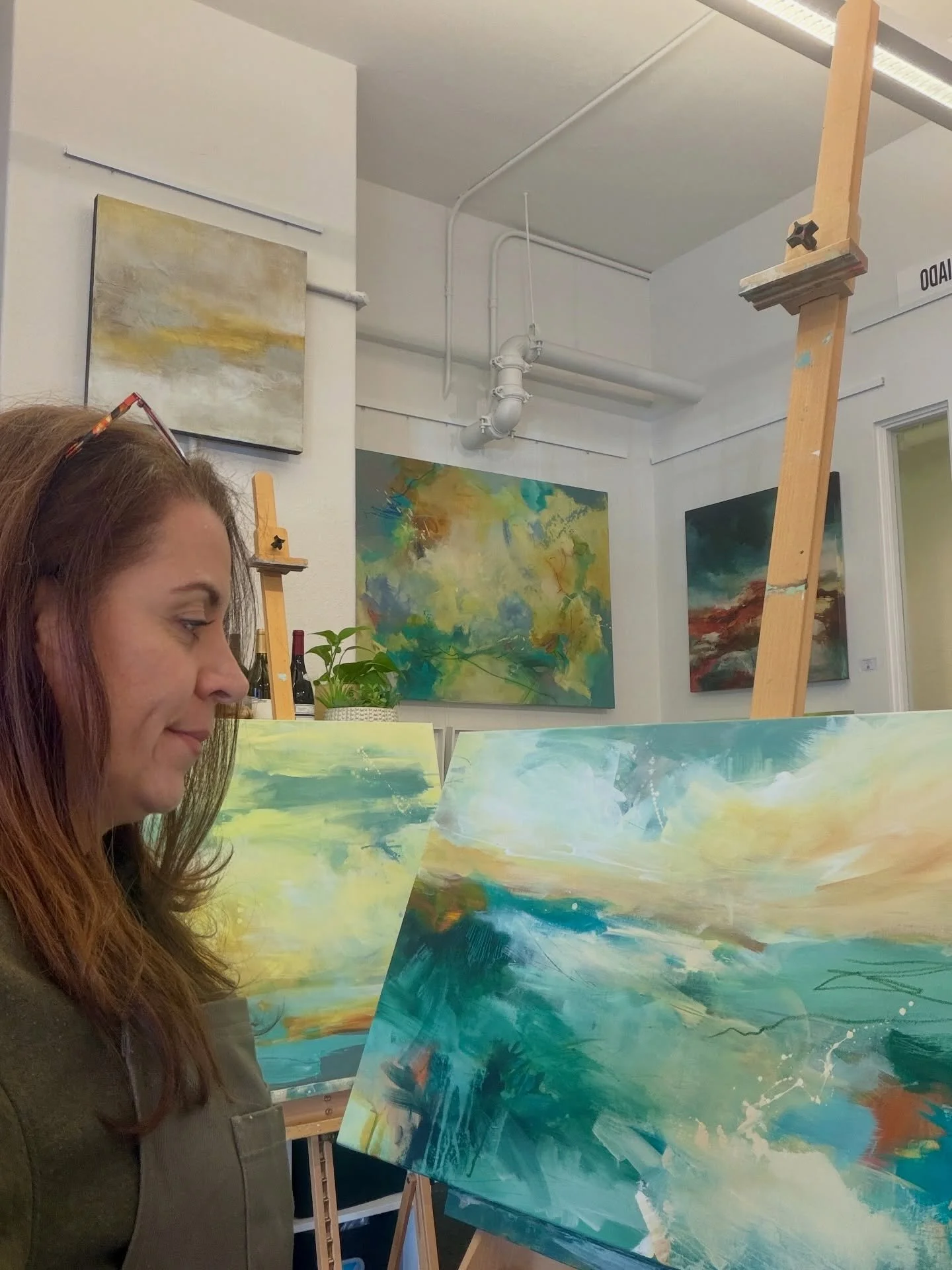 Tuesday vibes in the studio. Sneak peek of Painting in progress&hellip;

#originalartwork #abstractlandscapepainting #contemporaryfineart #contemporarycollector