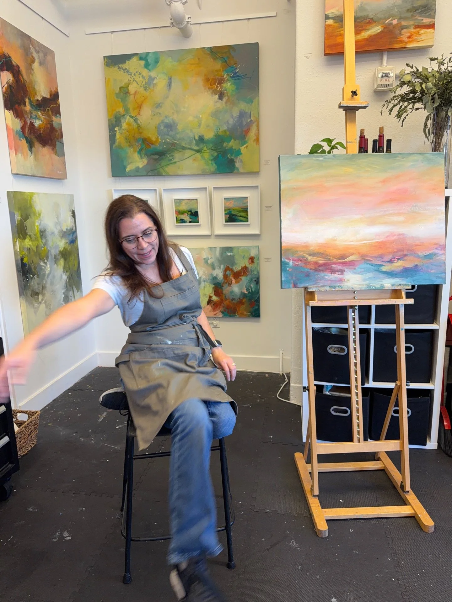 I had an amusing day yesterday. 
This is me trying to get a decent self portrait for a local magazine, many&hellip;many attempts later, I am no better off. LOL
Happy Friday!

#artistlife #sandiegoartist #artistcommunity