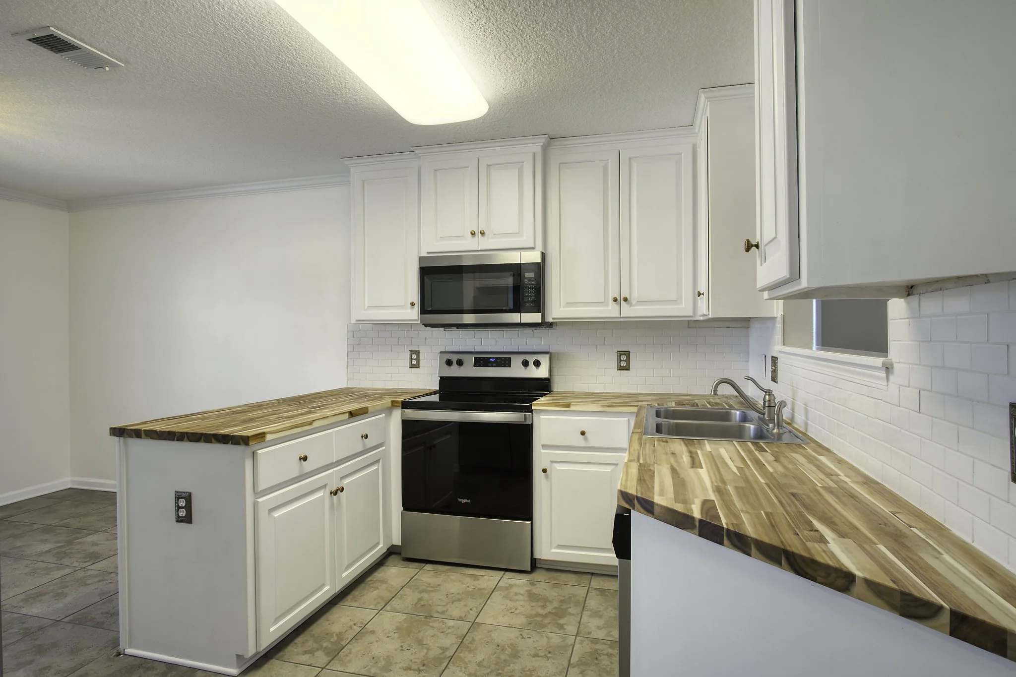 Kitchen 3_MLS.jpg