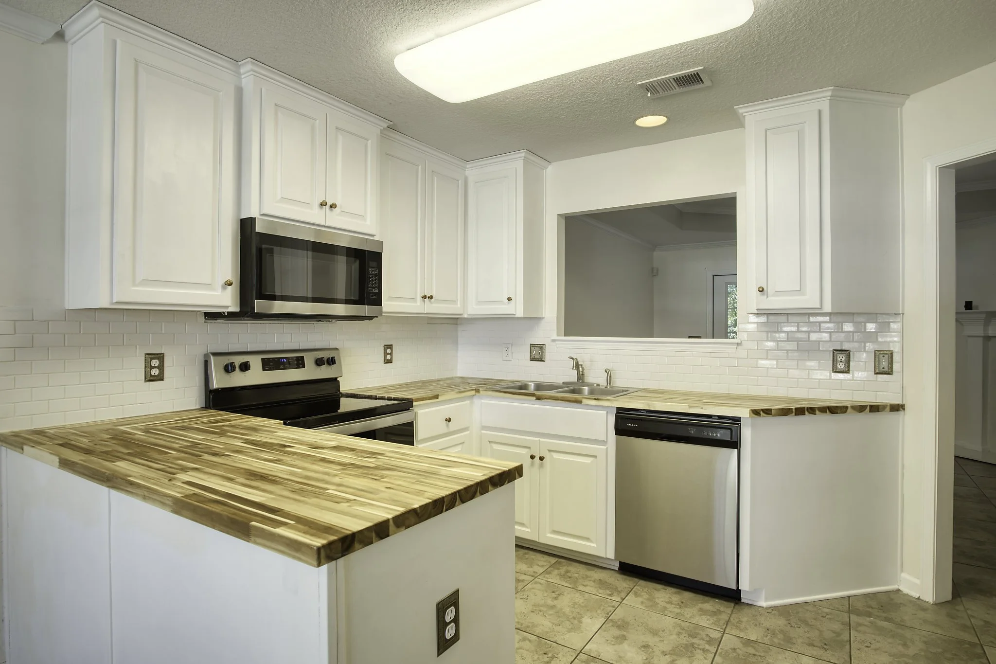 Kitchen_MLS.jpg