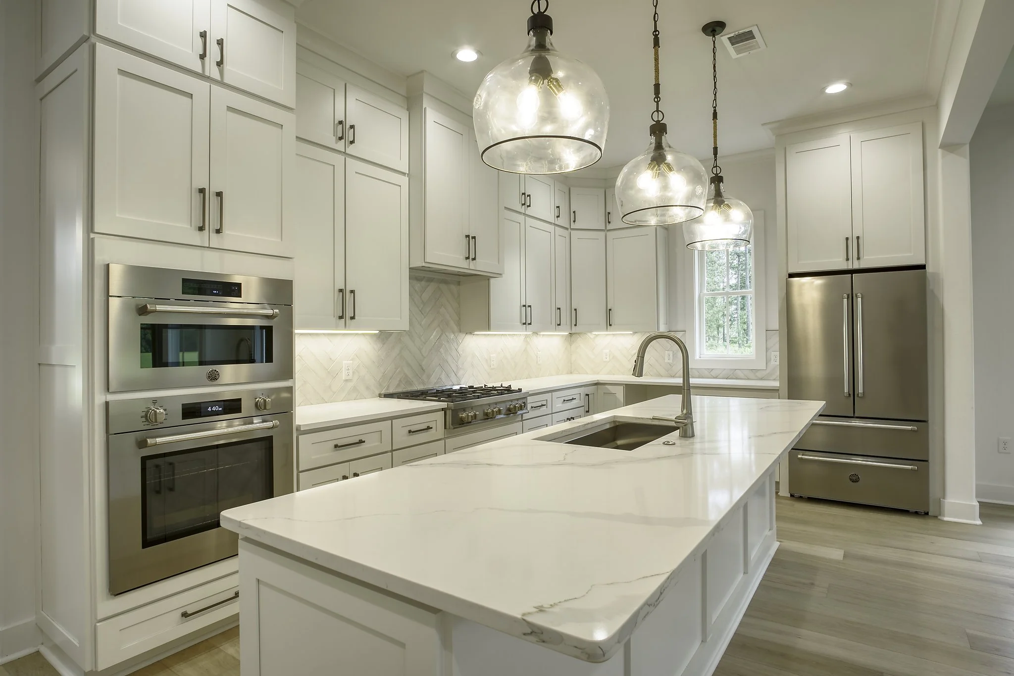 Kitchen 1.1_MLS.jpg