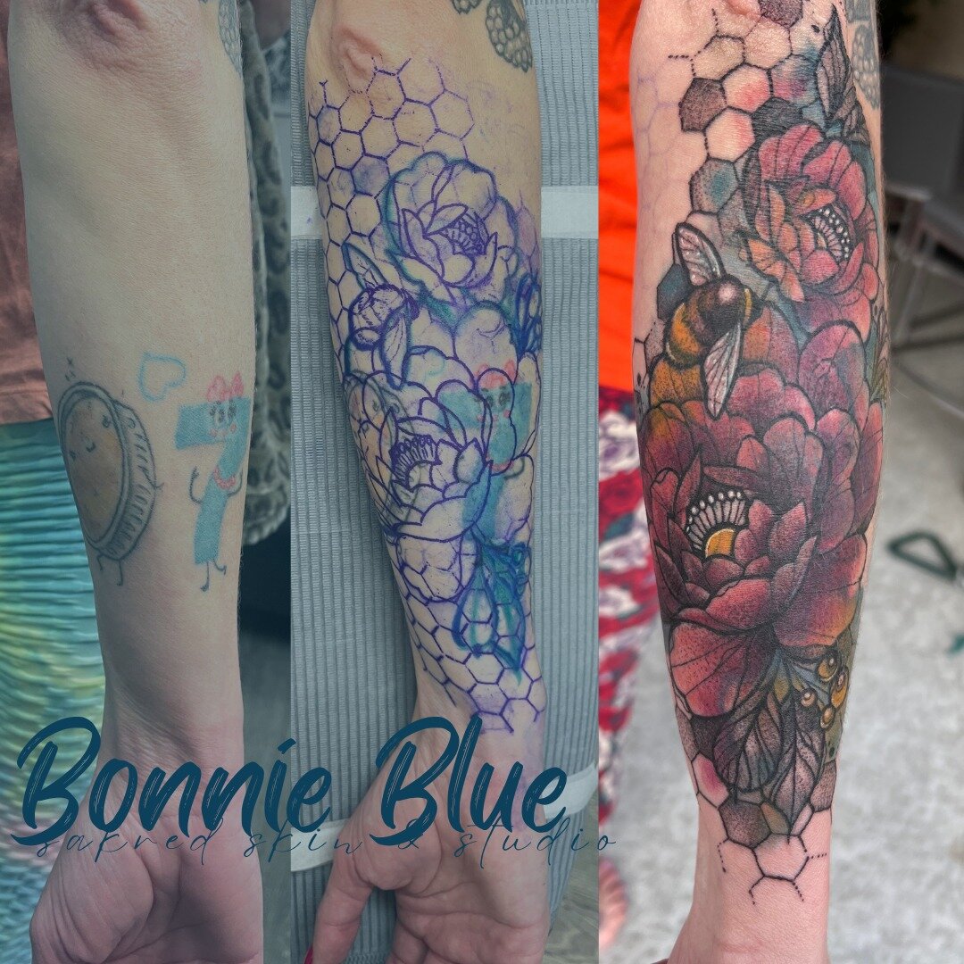 Cannot wait to show off this tattoo with the sunshine ✨ I said goodbye to my creme brulee and '7' and hello to a gorgeous floral piece by miss Bonnie herself! Not in love with your ink anymore? We have very skilled artists to help with that!
🎨: @bon