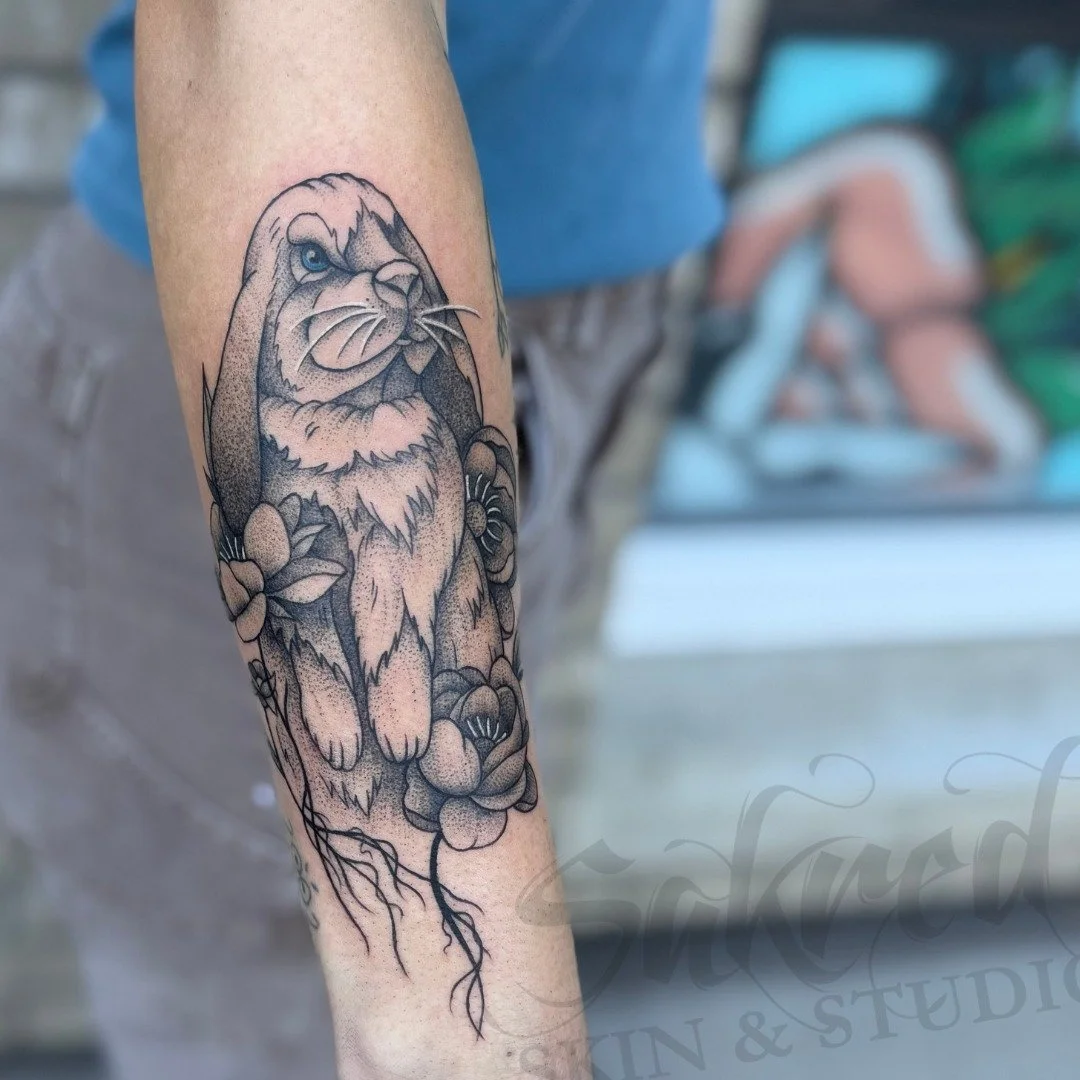 Take a look at this beautiful tattoo Ashlyn did last month.  I forgot to post it as Cye was being a menace to us ladies that day so I made a reel of him instead hahah
We love having fun at our shop and we love when our clients have fun with us too!
