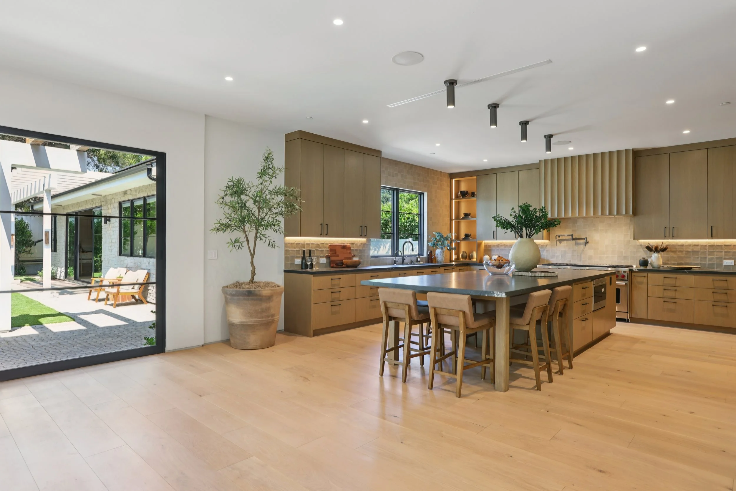 14-print-Woodman Ave-L2407-014.JPG