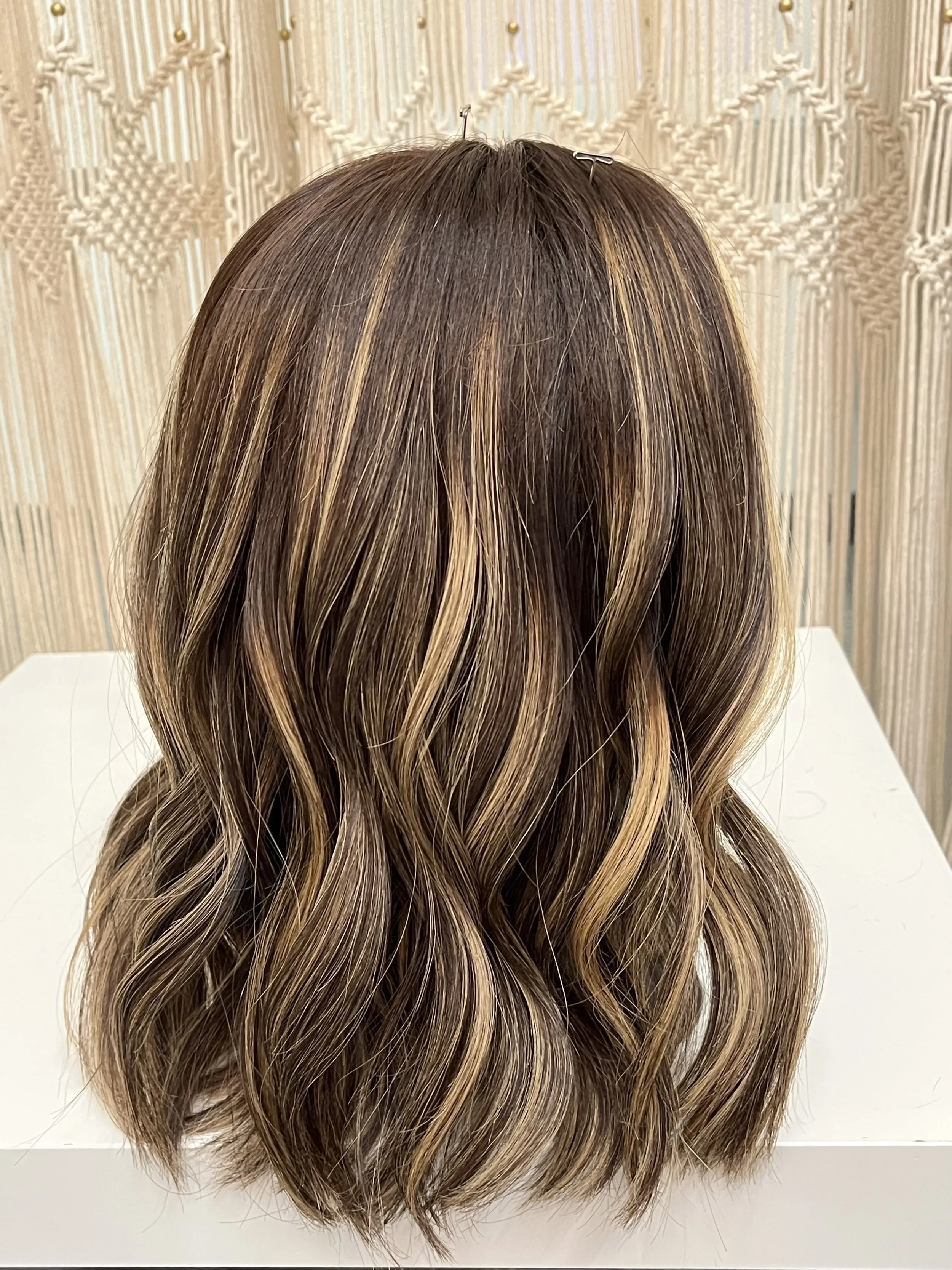 Highlighted brunette wig
