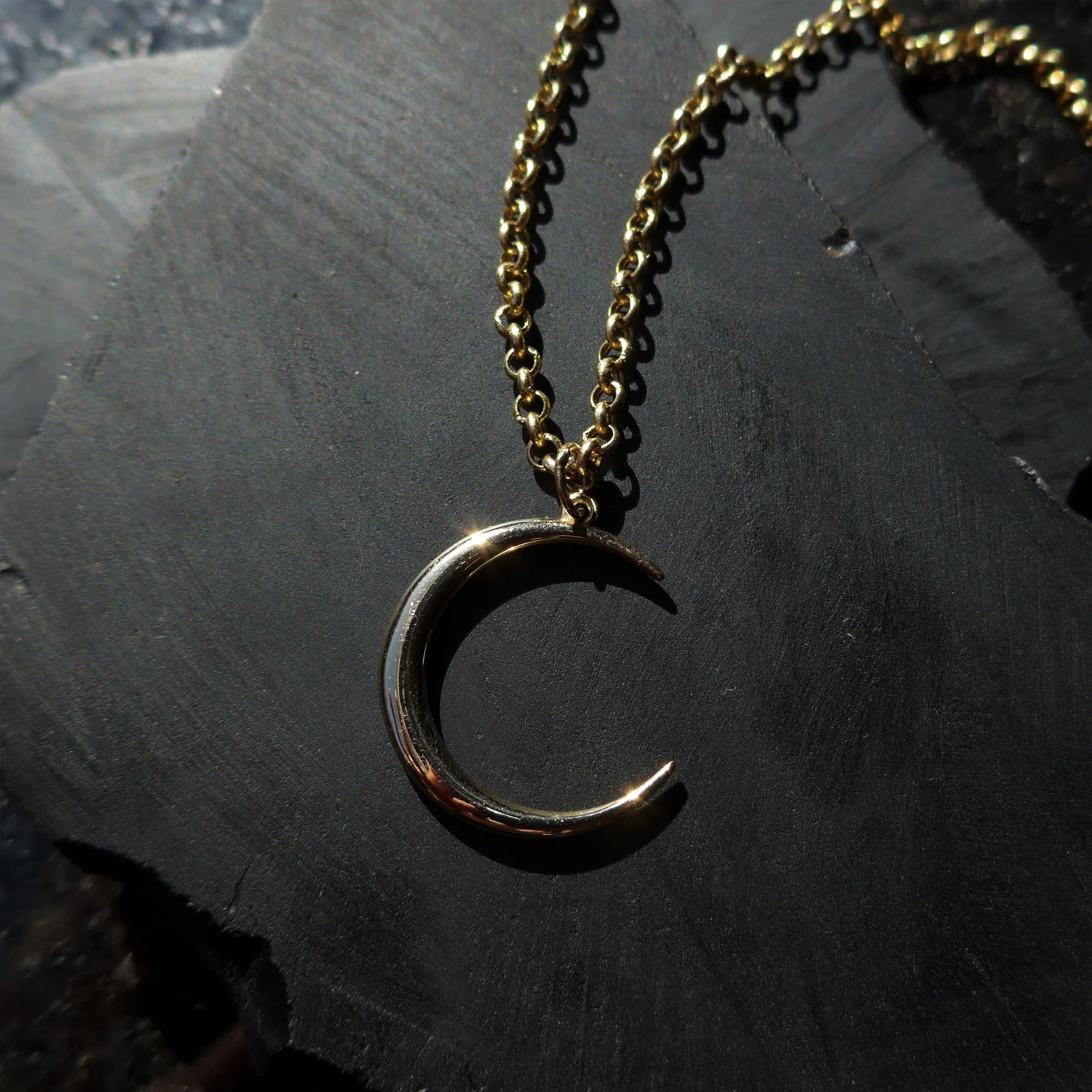 Luna Pendant - Solid Metal