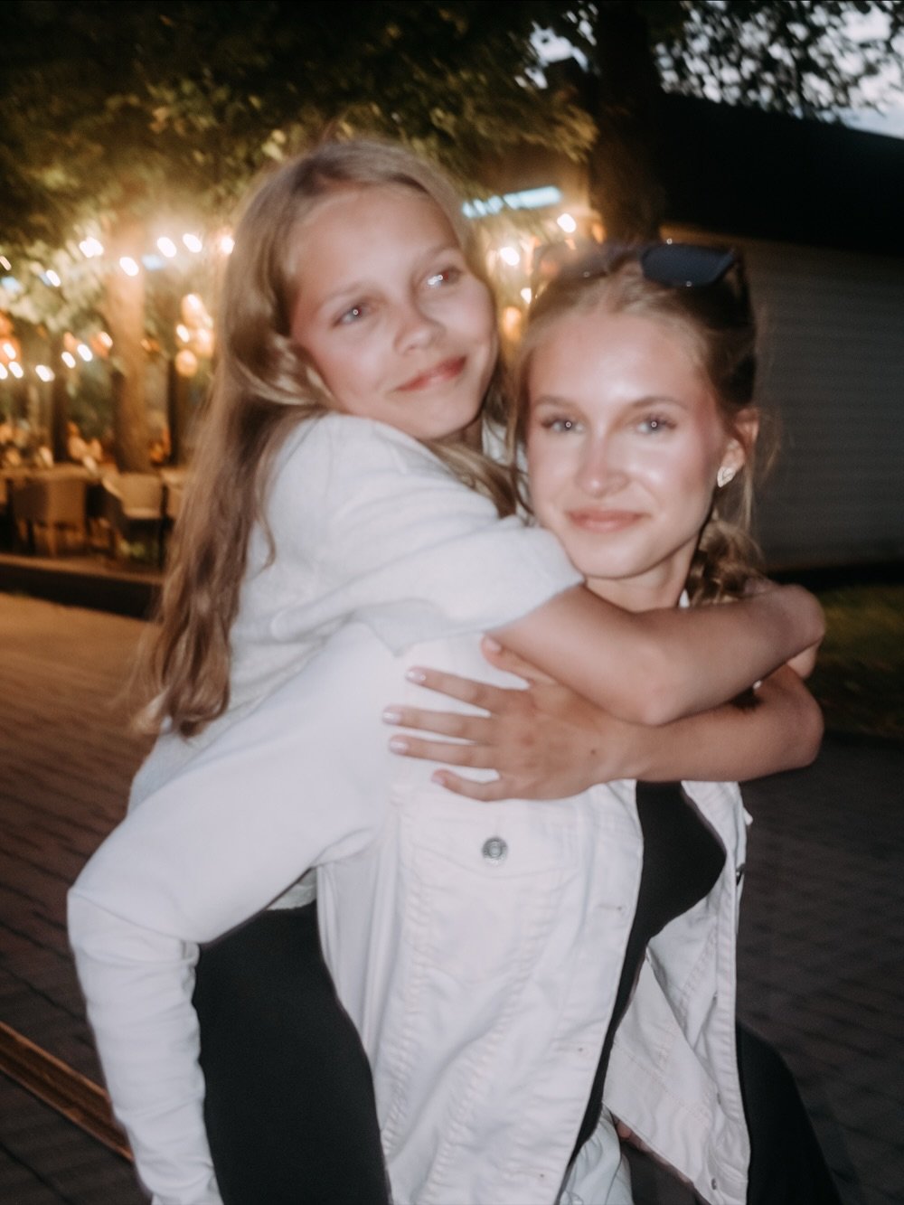 On paljonkin, mist&auml; voisin kiitt&auml;&auml;, mutta t&auml;n&auml;&auml;n kiit&auml;n erityisesti tavastasi sanoa &auml;&auml;neen &rdquo;meill&auml; on ihana perhe&rdquo;.💛

En muista, kuka sen meill&auml; on ekana aloittanut (luulen ett&auml;