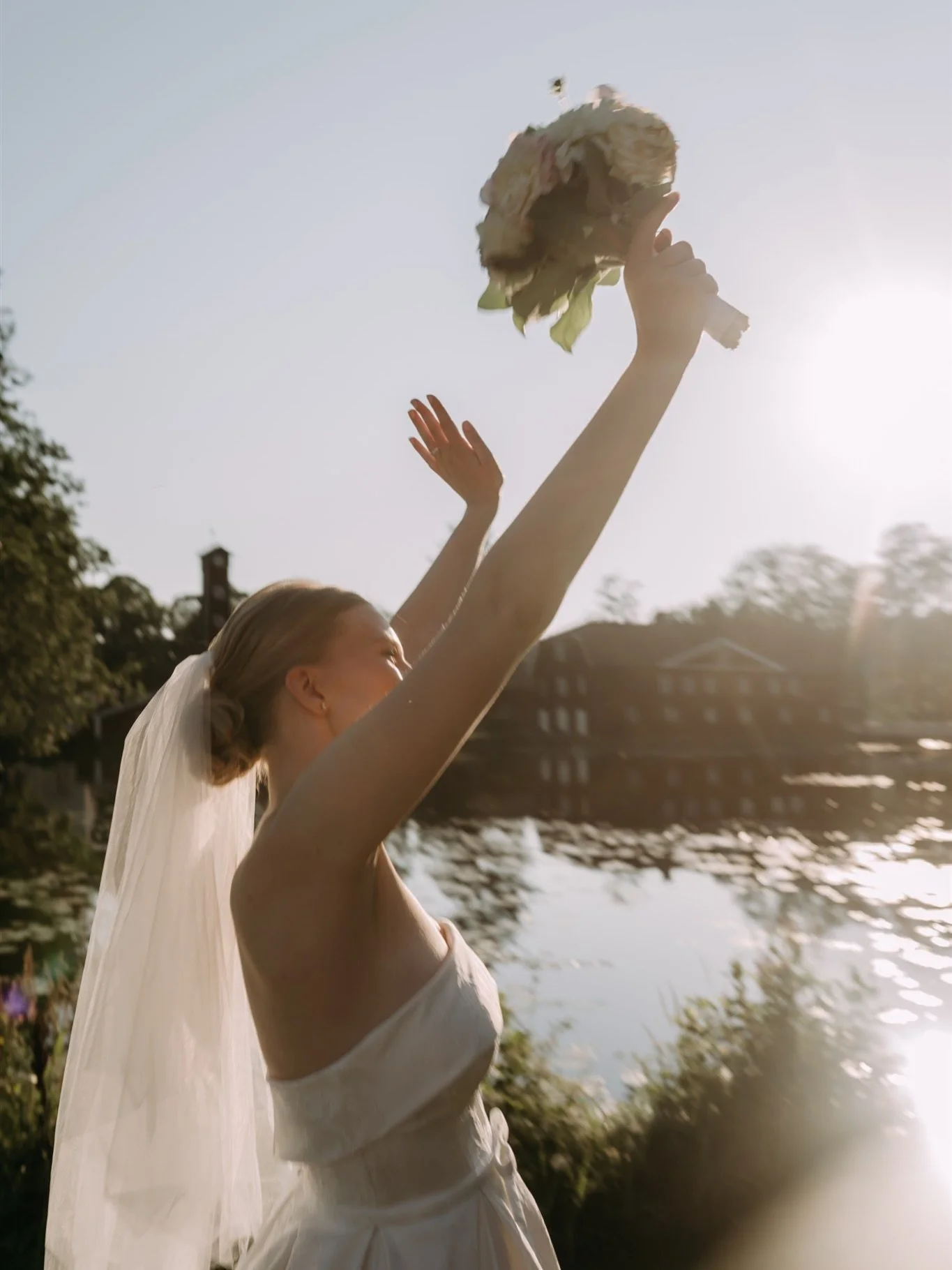 H&auml;&auml;kuvaajana m&auml; haluan saada persoonista ja &rsquo;h&auml;&auml;vibesta&rsquo; kiinni. Se tarkoittaa, ett&auml; m&auml; en tule vain dokumentoimaan, vaan tietoisesti my&ouml;s etenkin potrettikuvauksessa ohjaan siten, mik&auml; ihmisi&