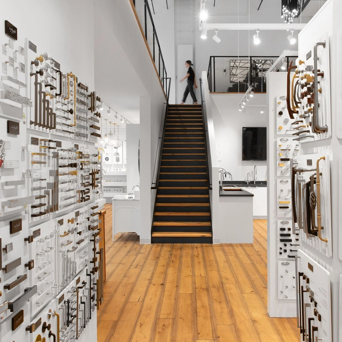 A legacy business carries a story that spans generations. We were proud to partner with Chown Hardware, a multigenerational family-run business, to design their Seattle showroom. A modern, classic, and simple palette lets the brands shine while honor