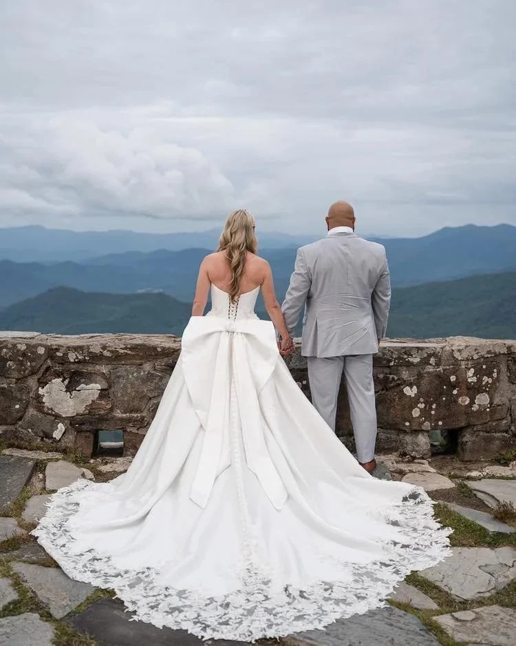 The mountains are calling for your wedding day! 💕