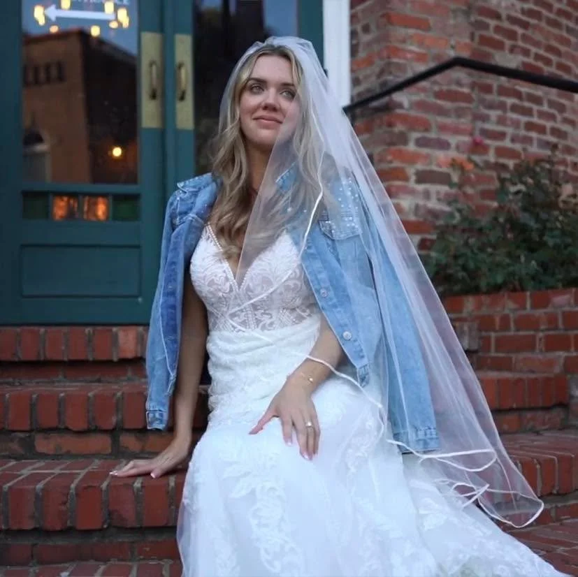 We just ❤️ when brides pull out their denim jackets for an accent. They add a little extra variation to the pictures we get.