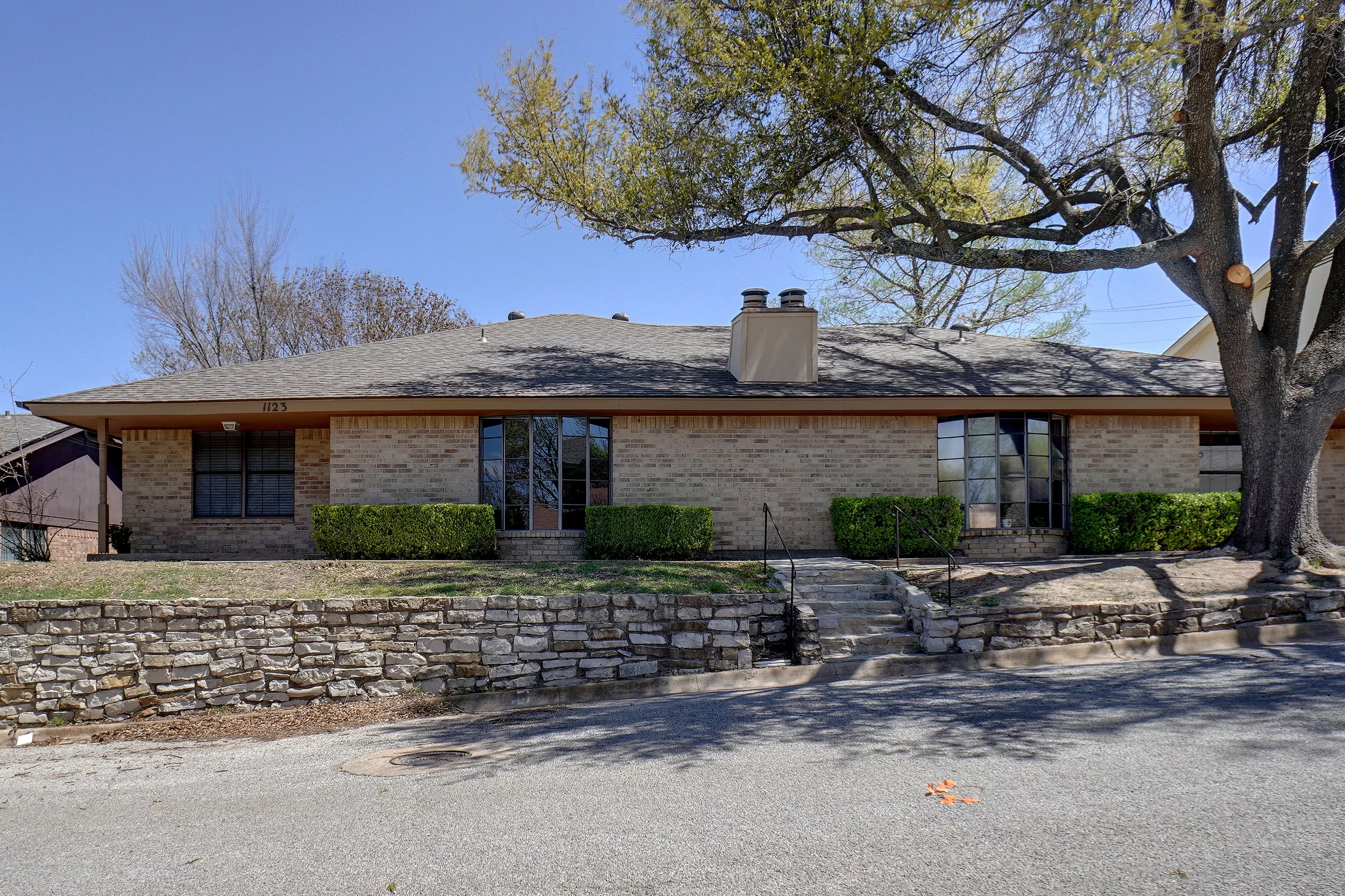 $1850, 3 bed, 2 bath, 2 car garage, 1,761 sq. ft.