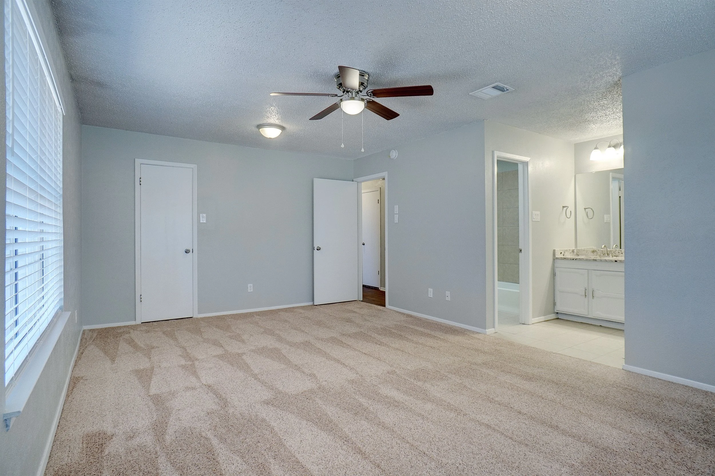 17-Master Bedroom.jpg