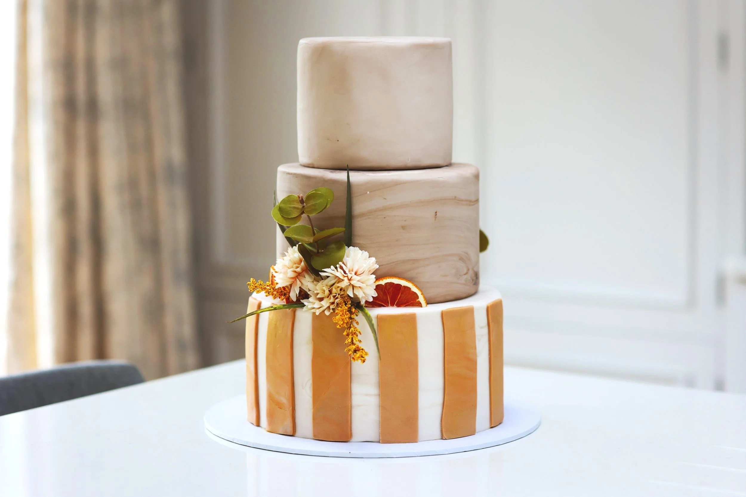 elegant wedding cake