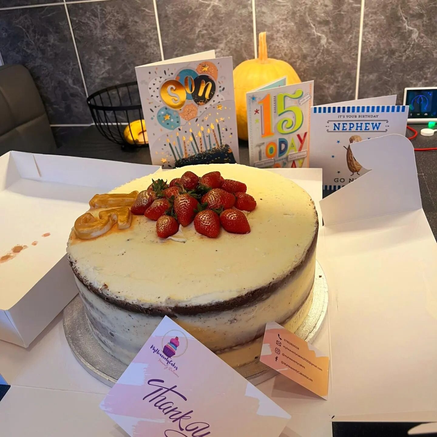 Every family birthday celebration  deserves a delicious home-baked cake🙂
This 3 layer 12 inch cake has 2 layers of vanilla with one red velvet layer in the middle.  Made this for cuz @kilo_75 for her son's 15th last week and it was thoroughly enjoye