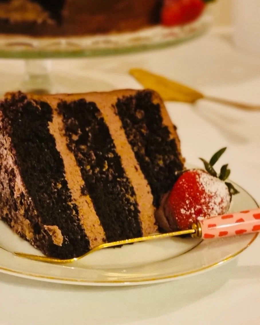 Did somebody say cake 🍰 ??

This chocolate cake is simply divine, rich, indulgent and paired with fresh strawberries for that perfect balance of sweetness and freshness. One bite&hellip; and you will  keep coming back for more.

If you are looking f