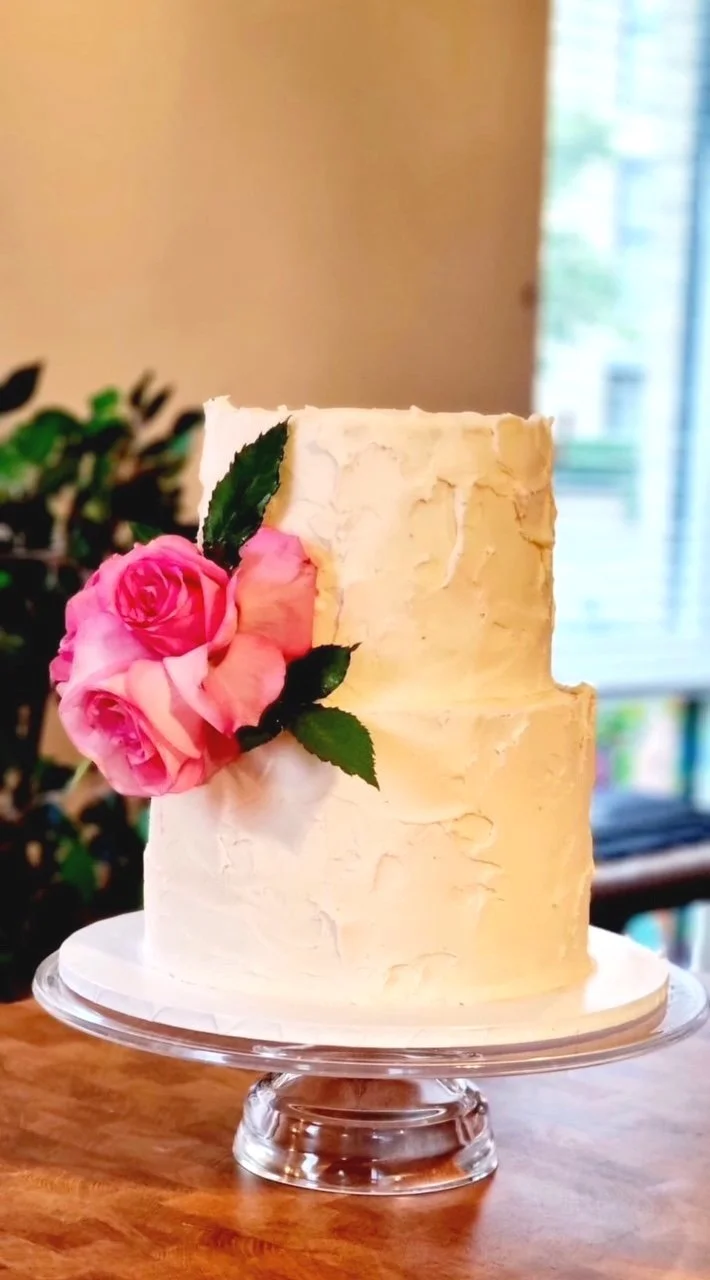 A beautifully decorated inclusive wedding cake with fresh flowers