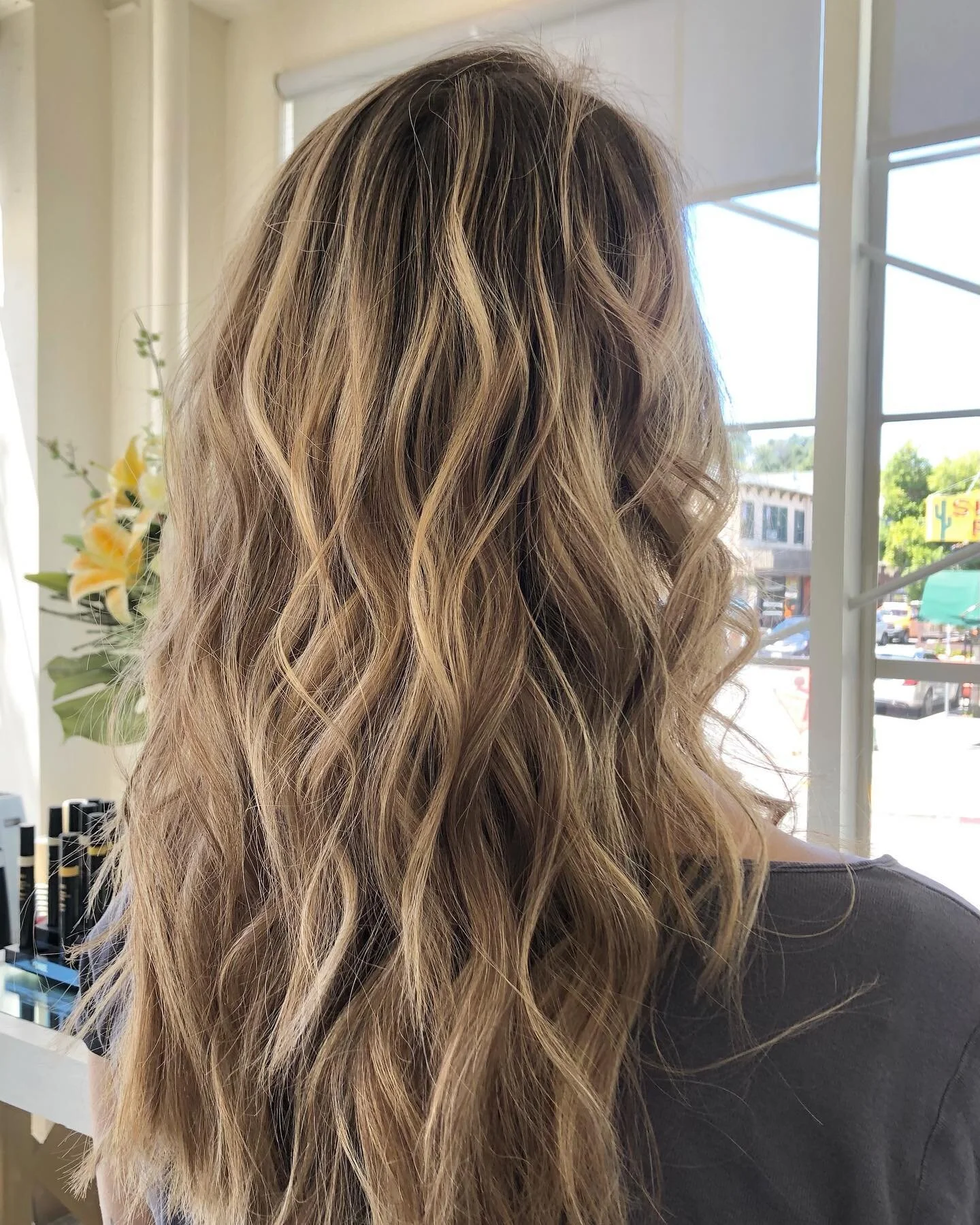 ✨🧜&zwj;♀️💗
.
.
.
.
#marincounty #marinhair #marinhairstylist #balayage #highlight #blonde #lorealprofessionnel #oribeobsessed