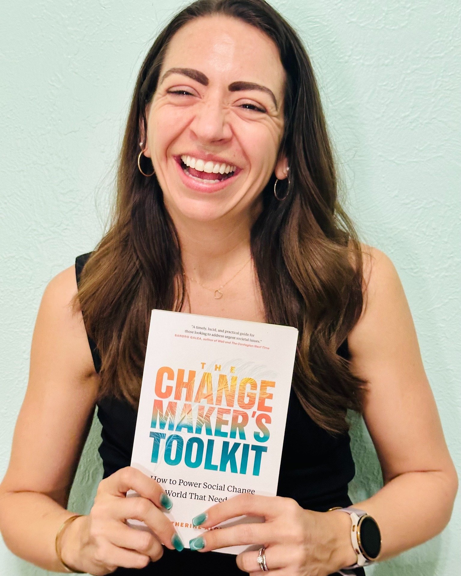 💚🧡 The Changemaker&rsquo;s Toolkit is officially out in the world. 💚🧡

Today&rsquo;s the day!

To celebrate, I&rsquo;m giving away five signed copies. Comment &ldquo;CHANGE&rdquo; to enter. 

It&rsquo;s available for purchase in ebook, print, and