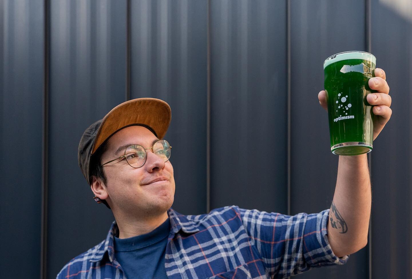 Find someone who looks at you like Ben looks at green Gold Crush 🍀 SL&Aacute;INTE!