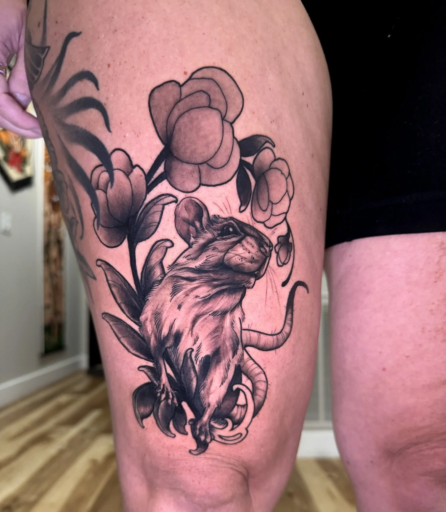 This design has been in my log of available tattoos for what feels like years now and I finally got to do it! I have fun with all the tattoos I do but when these designs get scooped up I'm extra stoked to tattoo them. 

Thank you Shelby!!!!