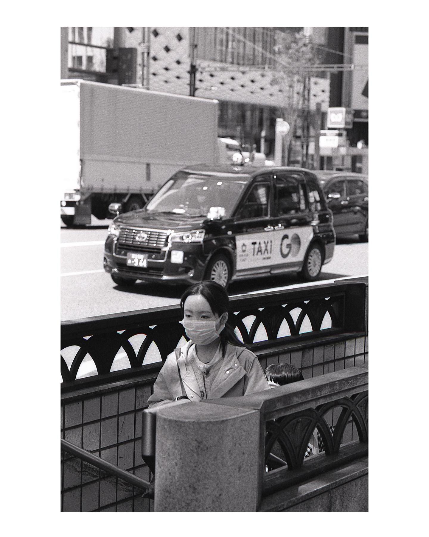 Still coming down off that #Tokyo high,
Didnt ever take a taxi cuz that train was on point!🌸

#tmax400 #streetpgotography #shotonfilm #kodak #contaxg2