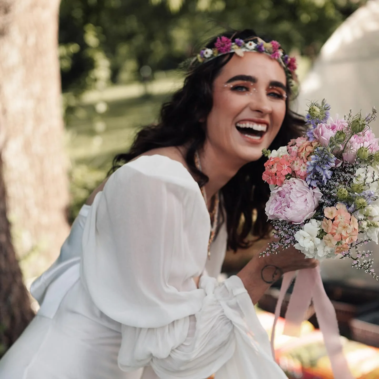 As summer gracefully winds down, I&rsquo;m taking a moment to reflect on the highlights of this season. One standout memory was a dreamy bridal-themed photo shoot with @theloveclub.photo and @littlebutterbakery. Collaborating with such talented and p
