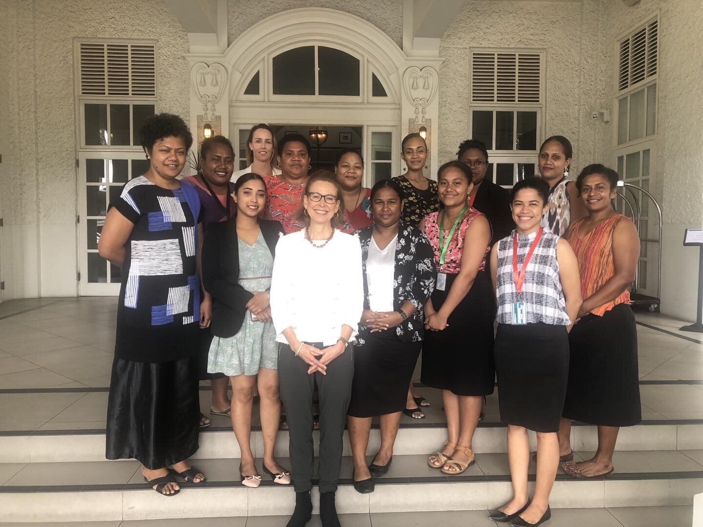 Spreading the #BroadTalk!! Fantastic meeting this morning with a dynamic bunch of Women In Media journalists in Fiji. Strengthening the sisterhood in media leadership! My thanks to @dfat &amp; @AusHCFJ for bringing us together &amp; @savechildrenaus 