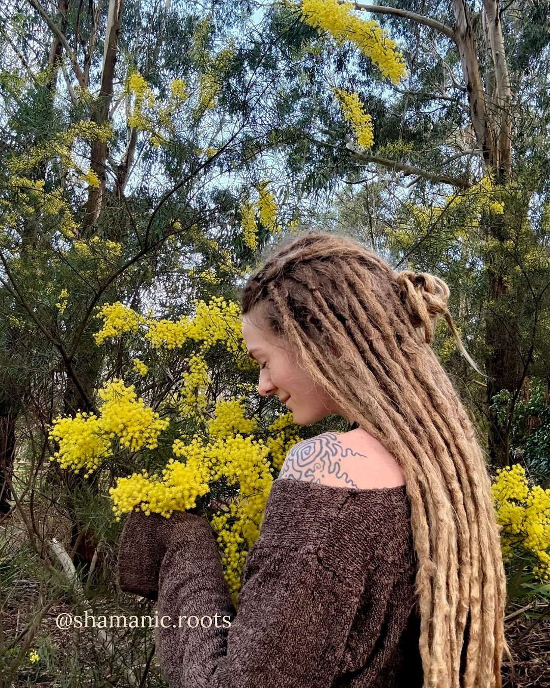 Spring Equinox Ceremony 🌼

As the light and dark meet in perfect balance, we gather in ceremony to honour the turning of the wheel. The Spring Equinox invites us into renewal, fresh beginnings and the fertile energy of life returning.

🌞 Ceremony &
