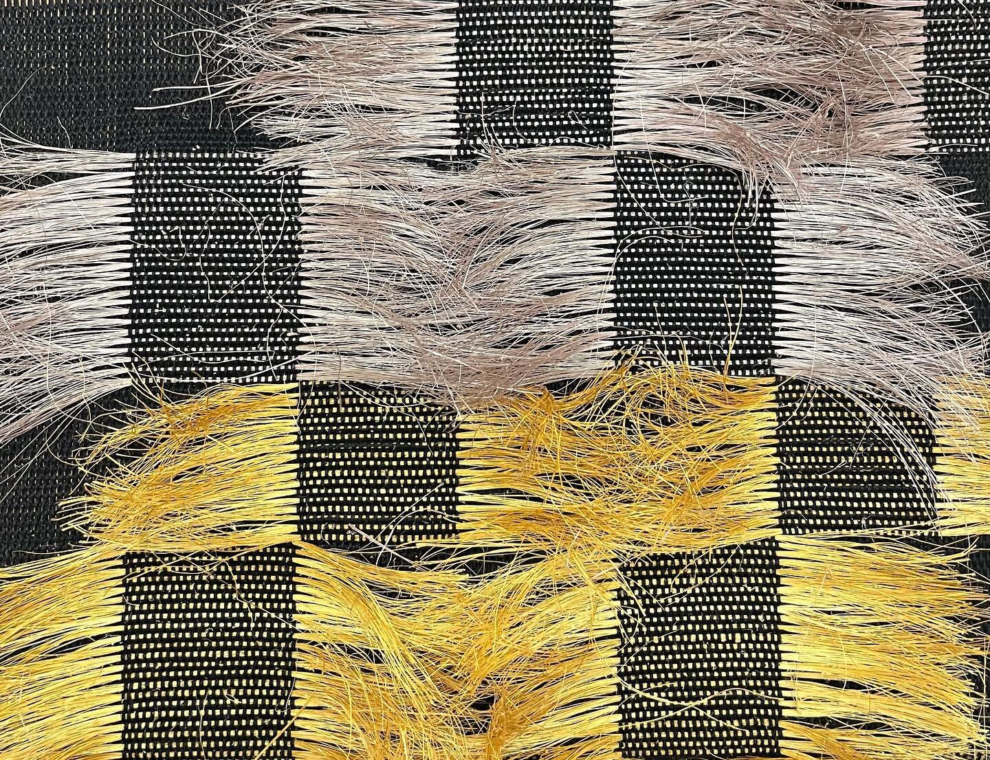 Tagete and black bean natural dyed sisal weft woven on black cotton warp. This textile puts together both my research on natural dyes and plant fibers for the lookout of material biodiversity.

Getting ready for @_xtant_ 🙌🏼
-
#culturamaterial #mate