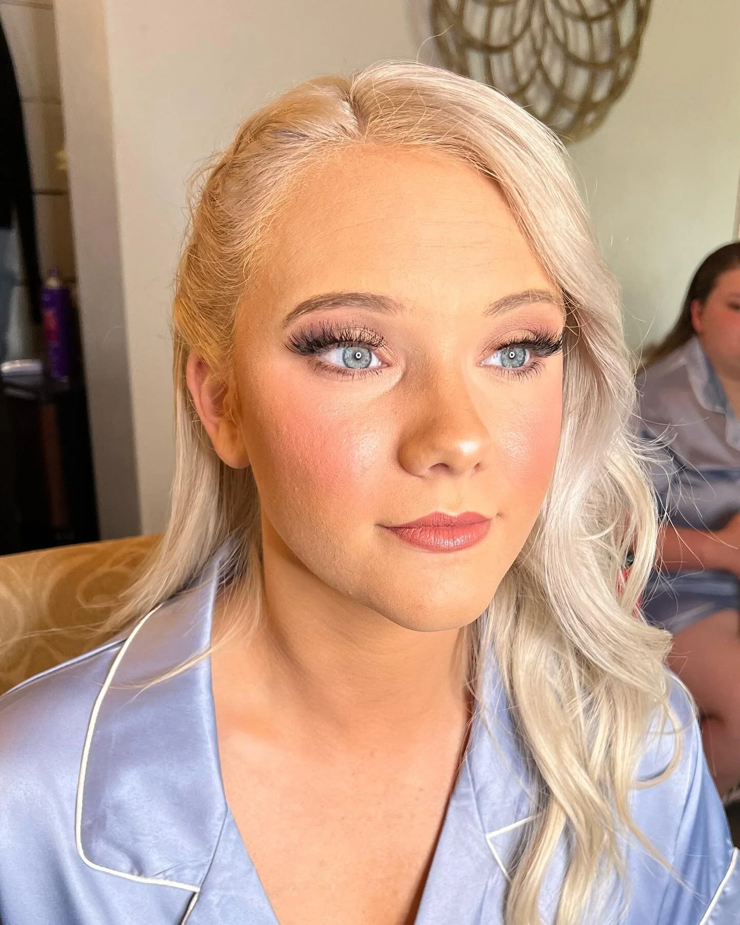 Makeup: @kaylalewisbeauty 
Hair: @ekst.styles 

#makeupartist #blueeyes #bridesmaid #bridalpartyglam