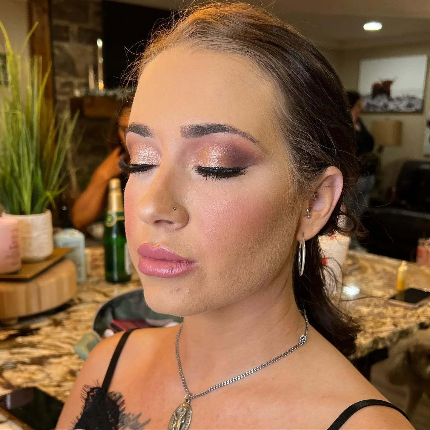 Obsessed with this Bridesmaid look! 😍💕

#mua #makeupartist #bridalmakeup #bridalmakeupartist #texarkanamua #bridalparty #bridalpartymakeup #localbusiness  #weddingseason